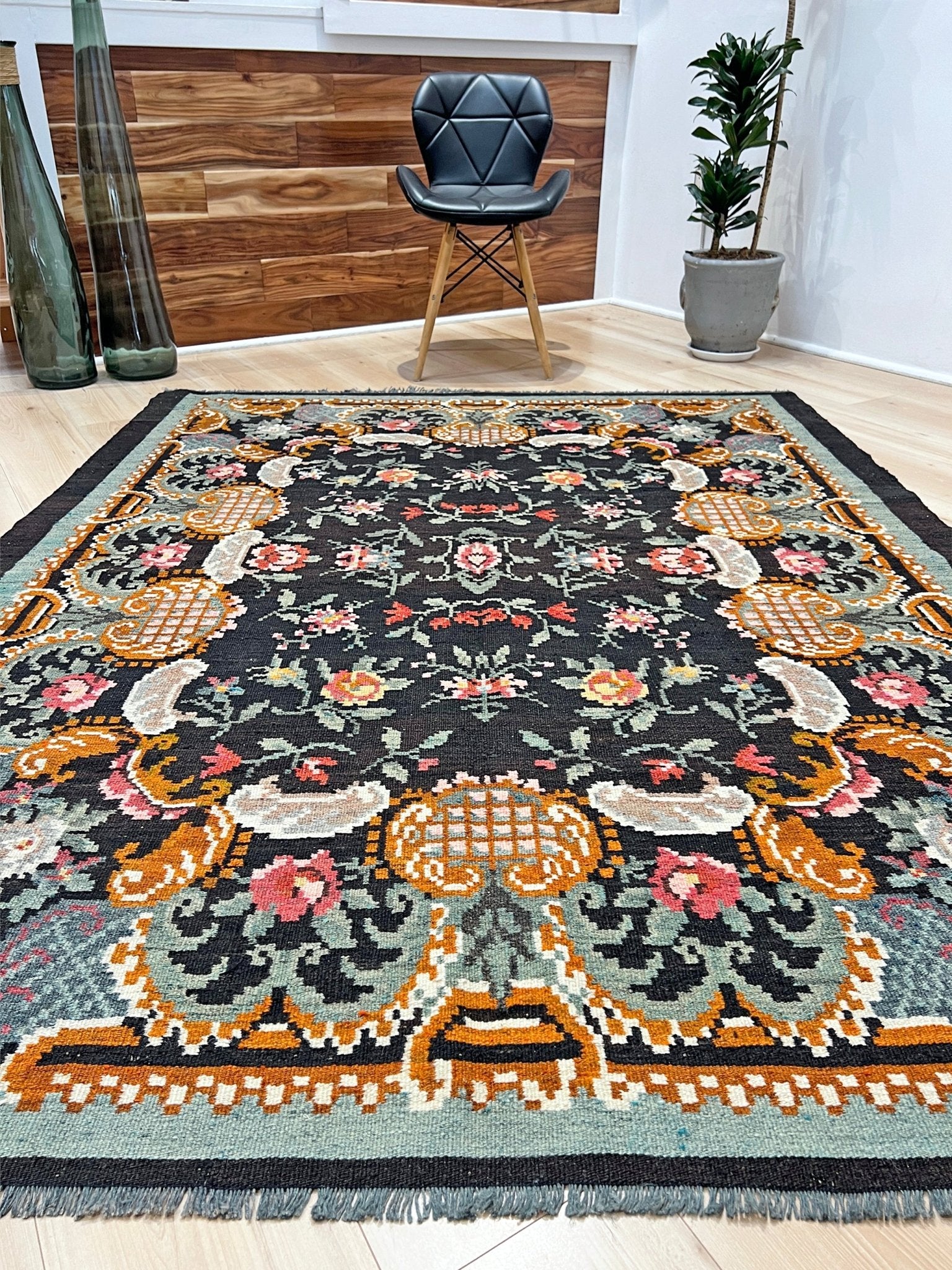 Rose kilim handmade moldovan rug. Wool floral rug for living room, bedroom, kitchen, nursery. Oriental rug shop san francisco bay area.