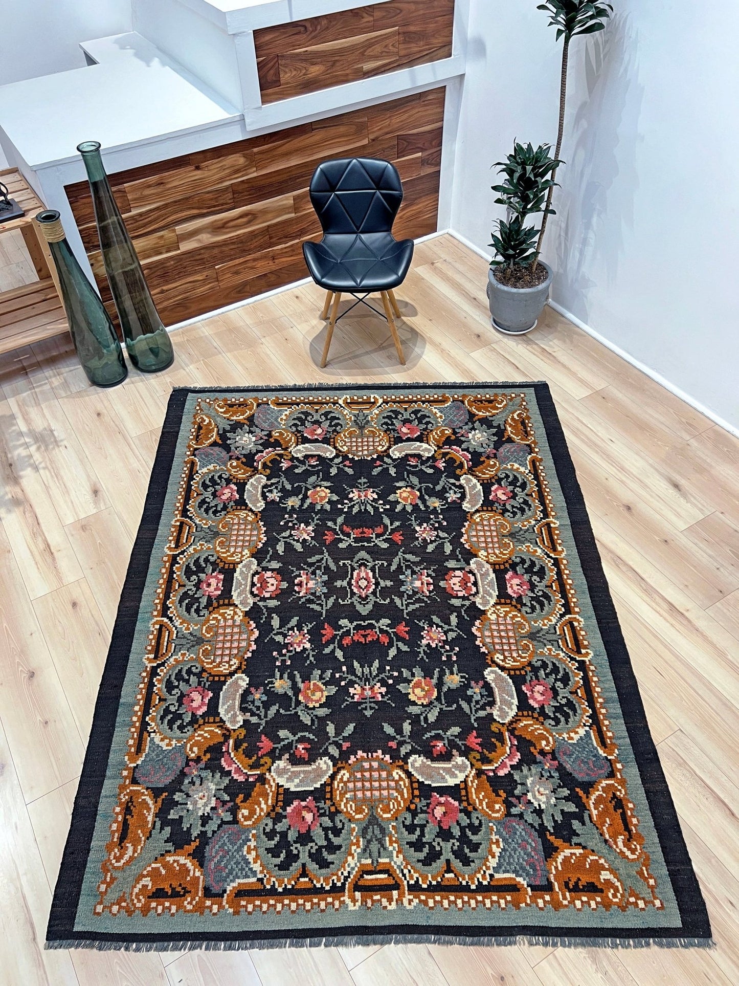 Rose kilim handmade moldovan rug. Wool floral rug for living room, bedroom, kitchen, nursery. Oriental rug shop san francisco bay area.