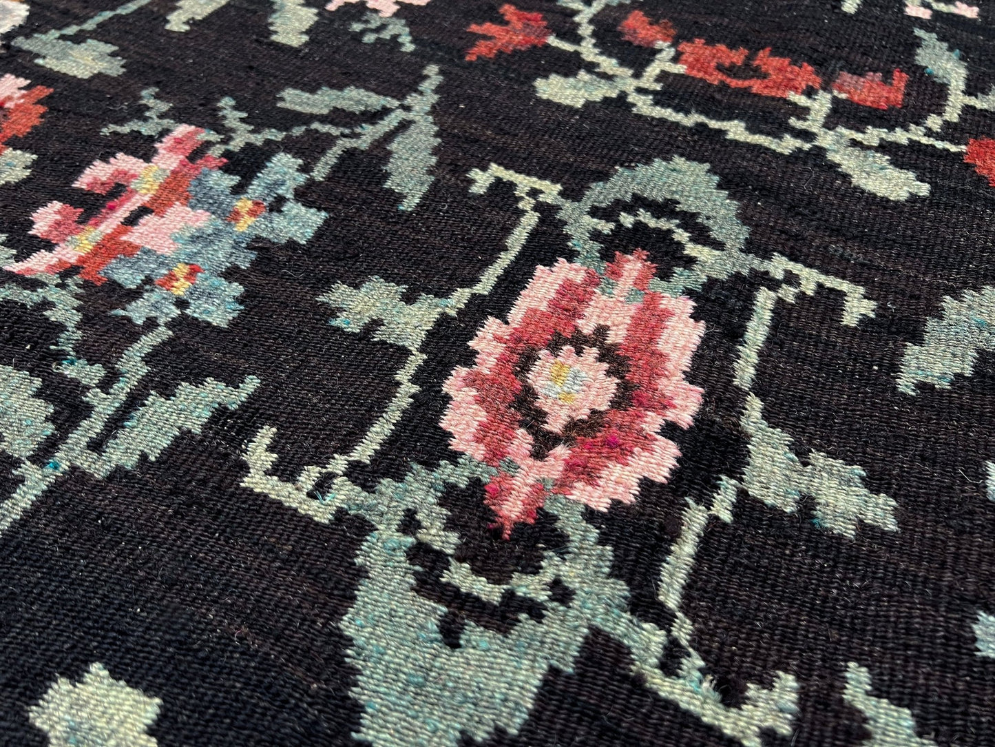 Rose kilim handmade moldovan rug. Wool floral rug for living room, bedroom, kitchen, nursery. Oriental rug shop san francisco bay area.