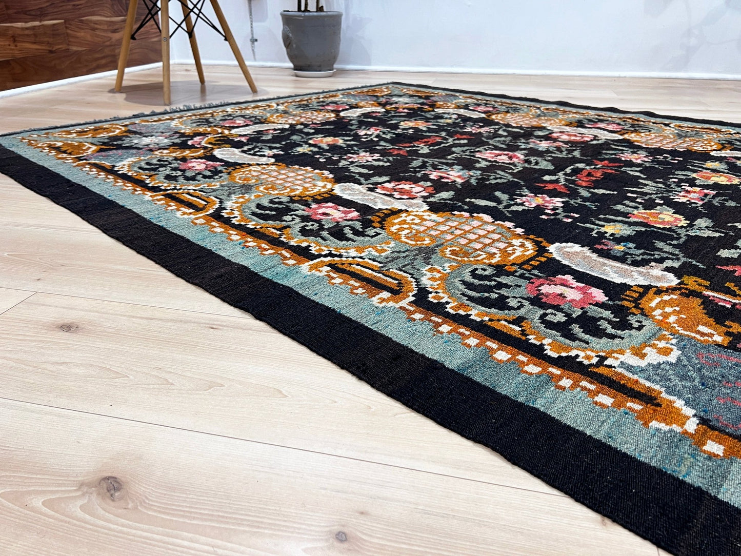 Rose kilim handmade moldovan rug. Wool floral rug for living room, bedroom, kitchen, nursery. Oriental rug shop san francisco bay area.