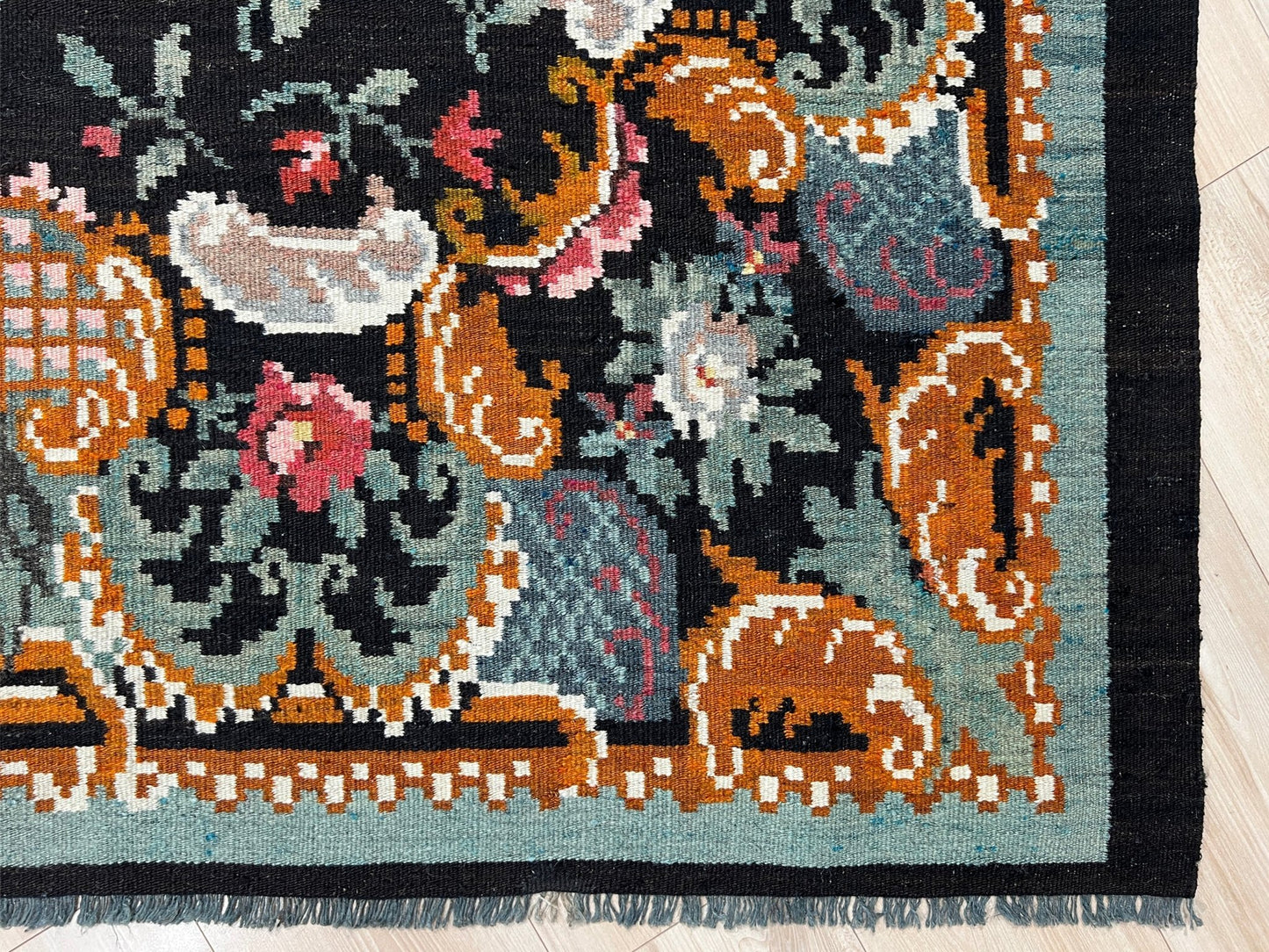 Rose kilim handmade moldovan rug. Wool floral rug for living room, bedroom, kitchen, nursery. Oriental rug shop san francisco bay area.