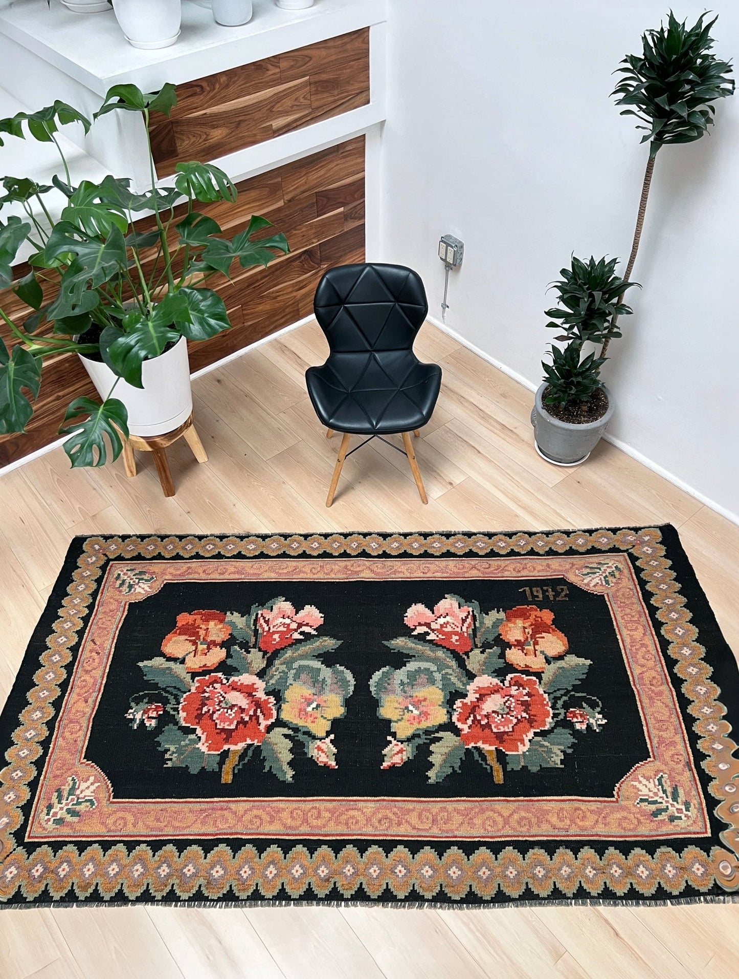 Rose Kilim • Handmade Moldovan Vintage Flatweave Rug (4'x7'6")