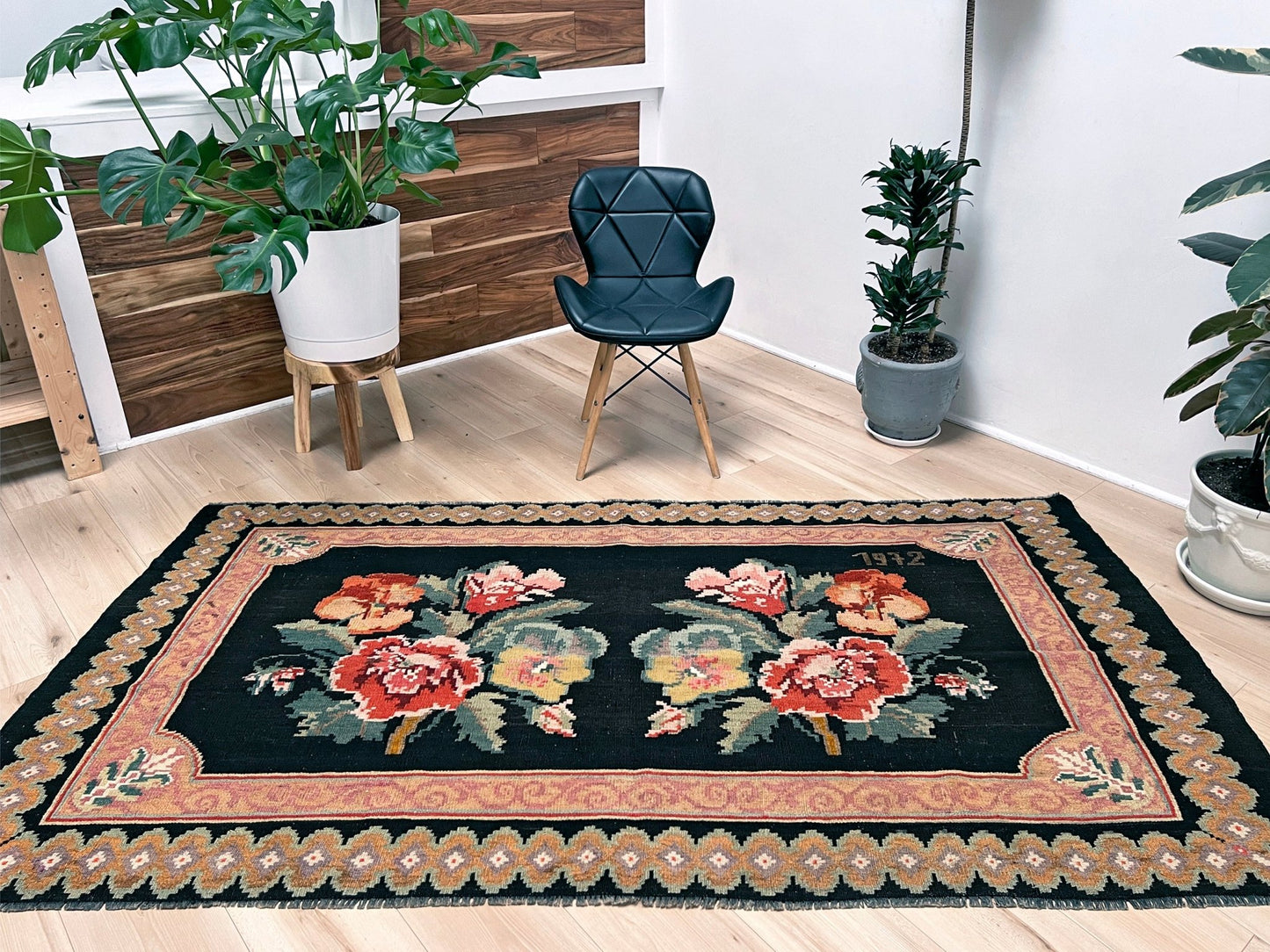 Rose Kilim • Handmade Moldovan Vintage Flatweave Rug (4'x7'6")