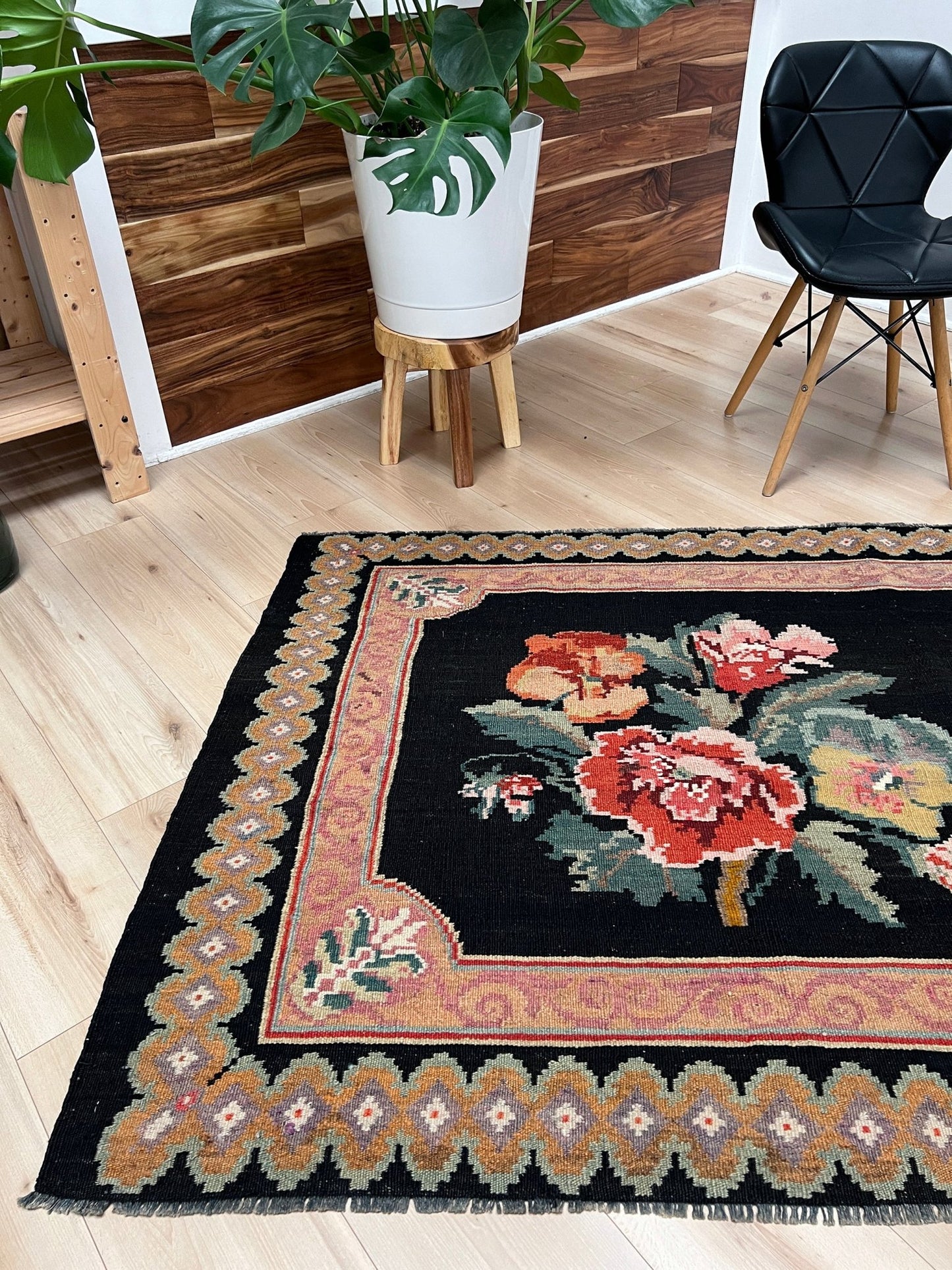 Rose Kilim • Handmade Moldovan Vintage Flatweave Rug (4'x7'6")