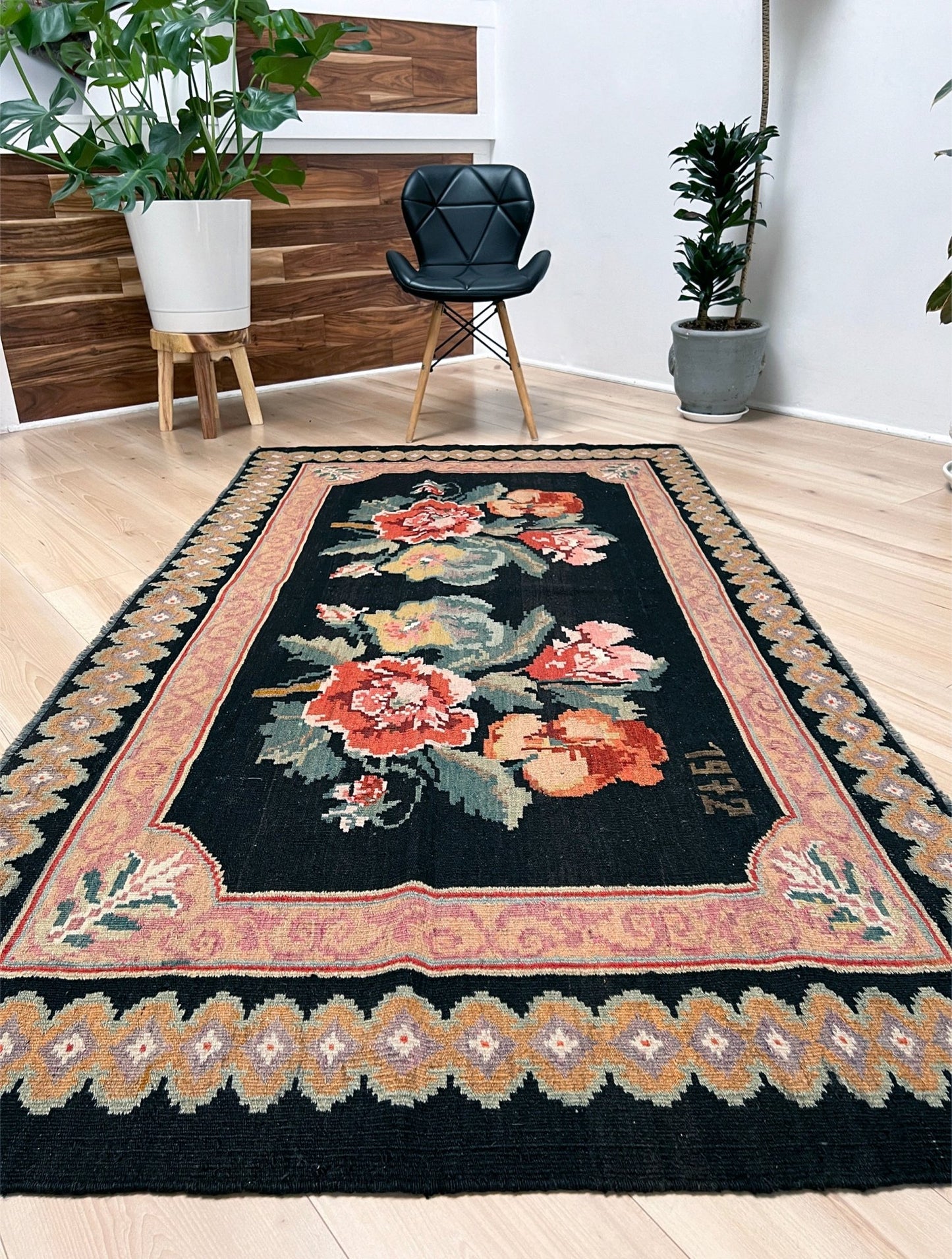 Rose Kilim • Handmade Moldovan Vintage Flatweave Rug (4'x7'6")