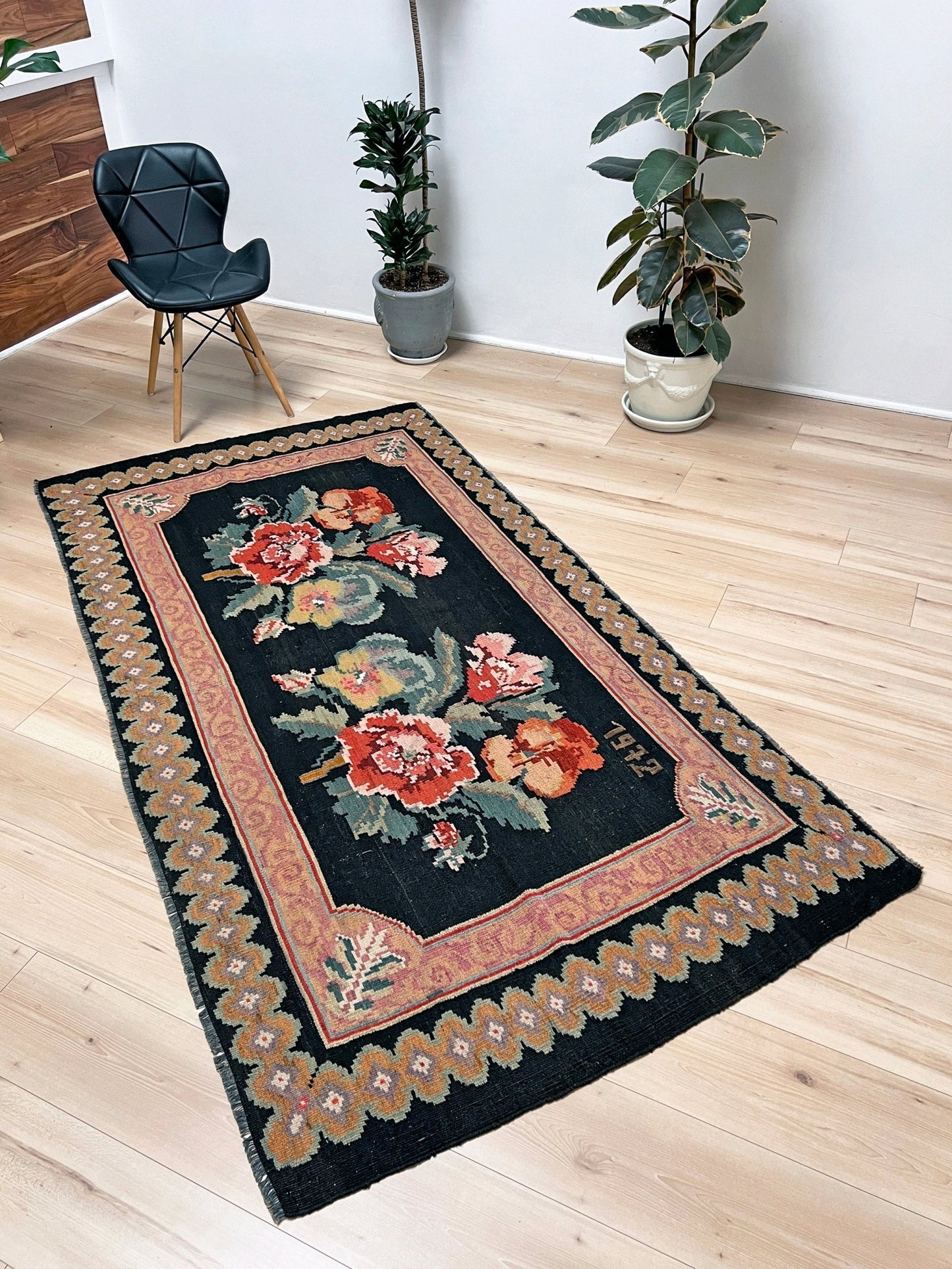 Rose Kilim • Handmade Moldovan Vintage Flatweave Rug (4'x7'6")