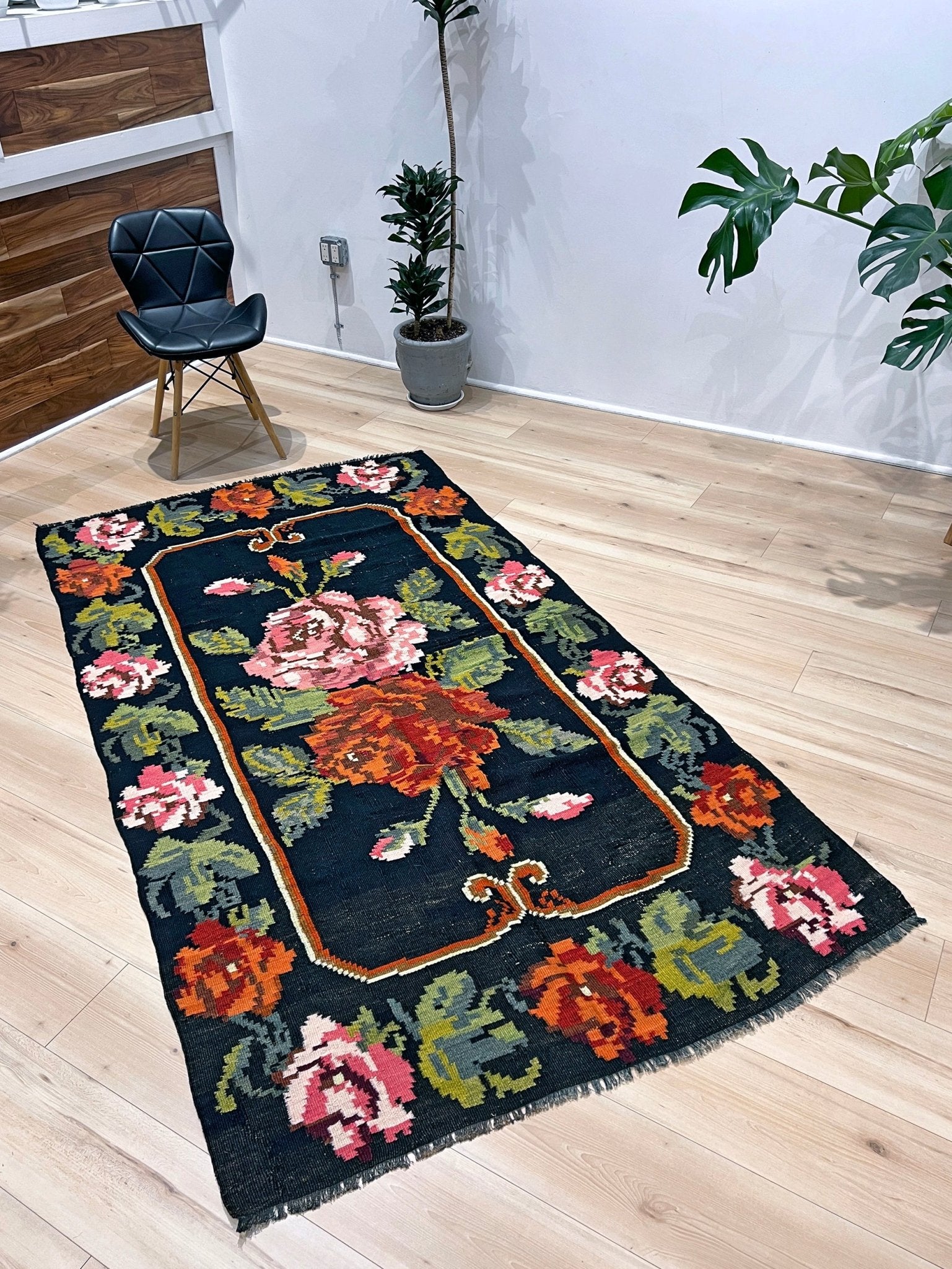 Rose kilim rug shop san francisco bay area. Handmade wool flatweave rug shop. 