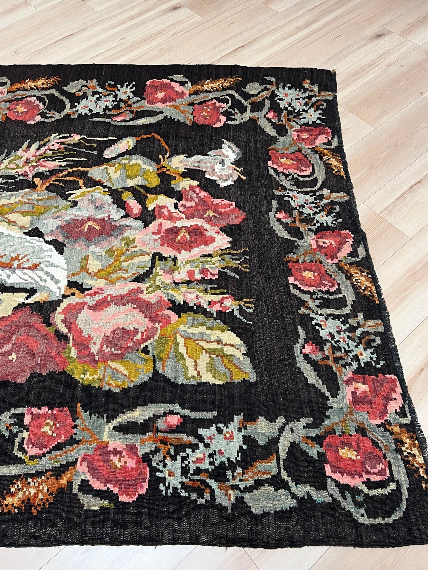 6x8 ft handmade lack vintage rug. Moldovan kilim vibrant colors. Kilim rug shop san francisco bay area. Black Rug for livinig room, bedroom, dining, kitchen.