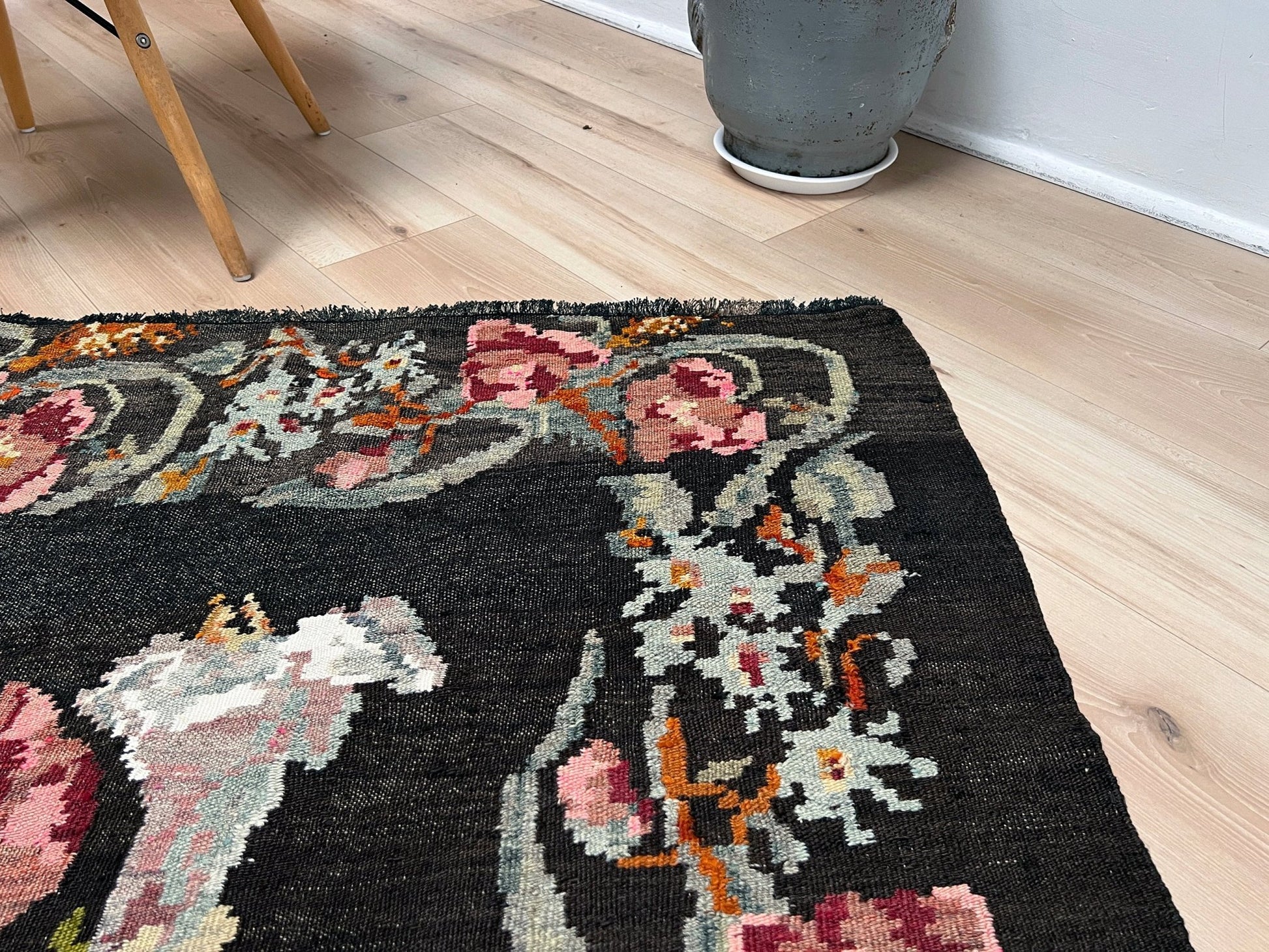 6x8 ft handmade lack vintage rug. Moldovan kilim vibrant colors. Kilim rug shop san francisco bay area. Black Rug for livinig room, bedroom, dining, kitchen.