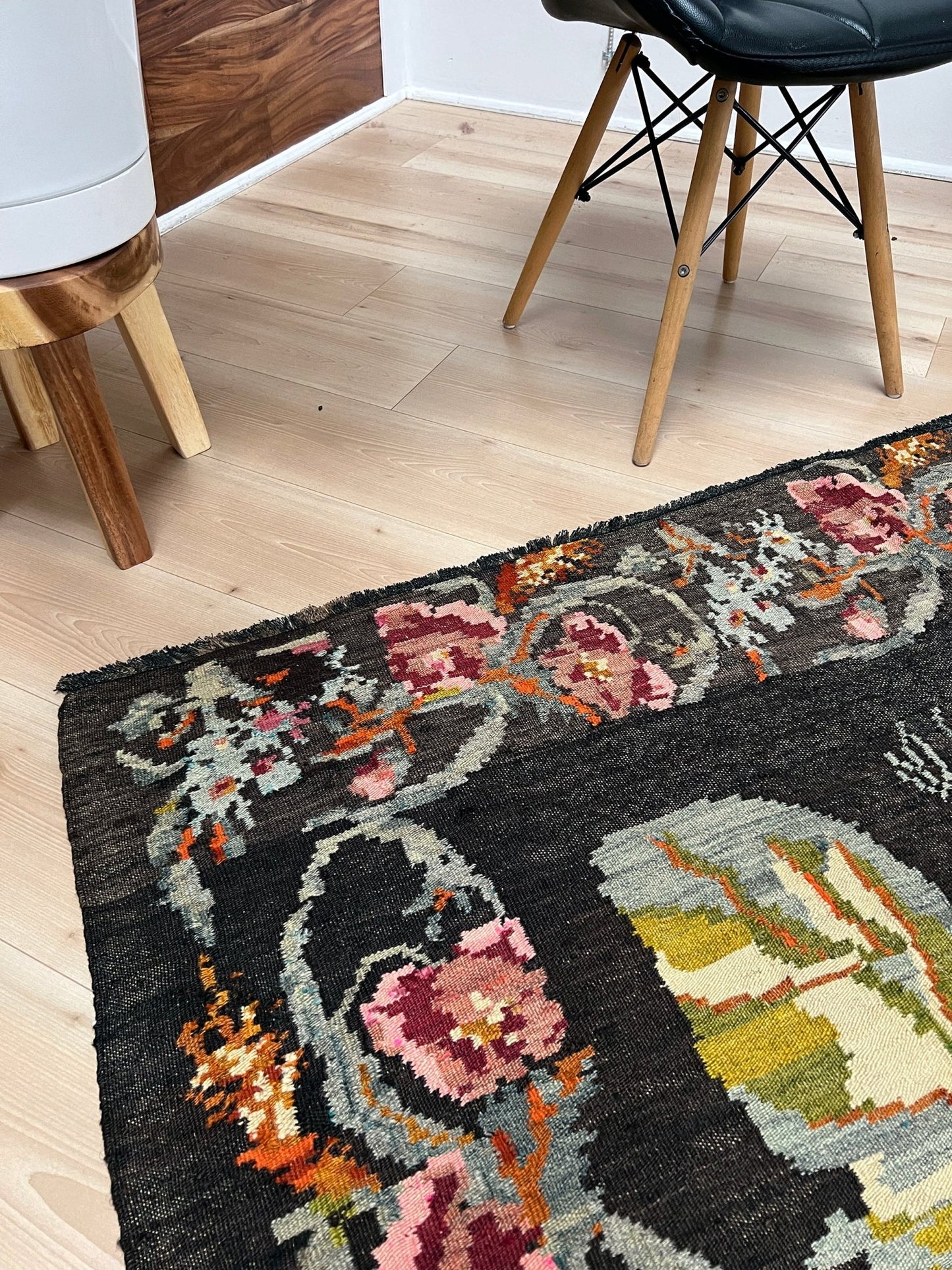 6x8 ft handmade lack vintage rug. Moldovan kilim vibrant colors. Kilim rug shop san francisco bay area. Black Rug for livinig room, bedroom, dining, kitchen.