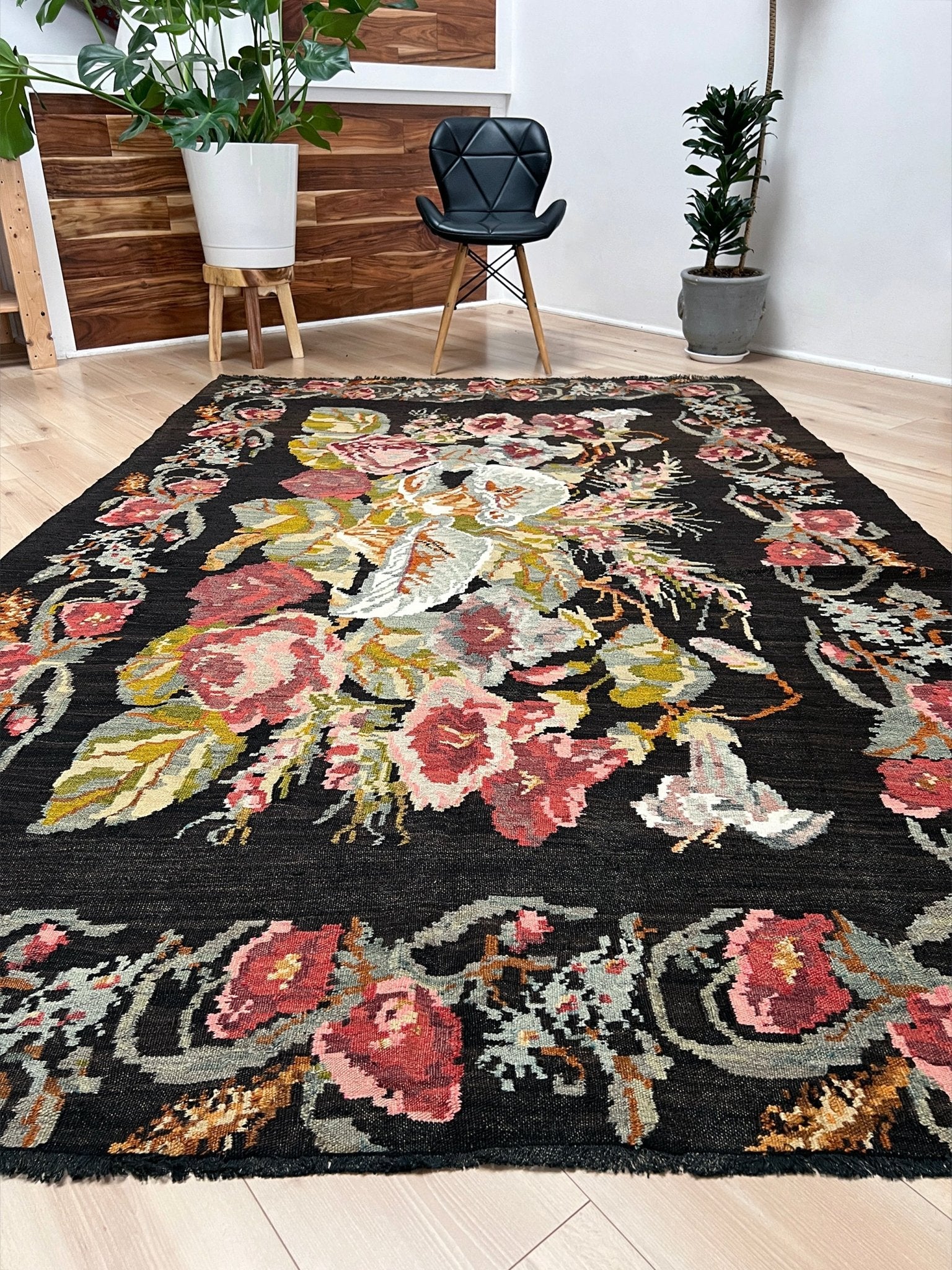 6x8 ft handmade lack vintage rug. Moldovan kilim vibrant colors. Kilim rug shop san francisco bay area. Black Rug for livinig room, bedroom, dining, kitchen.