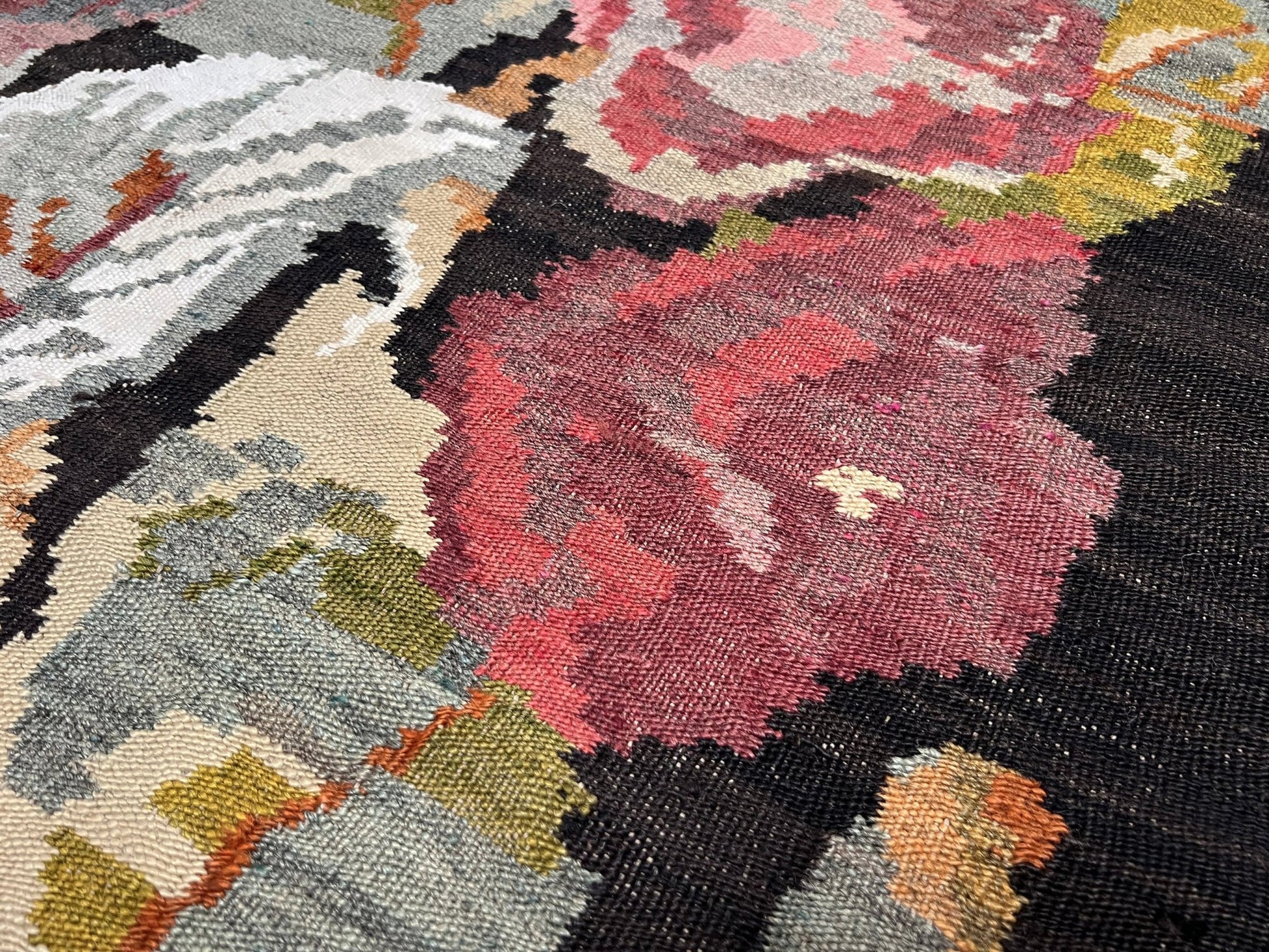 6x8 ft handmade lack vintage rug. Moldovan kilim vibrant colors. Kilim rug shop san francisco bay area. Black Rug for livinig room, bedroom, dining, kitchen.