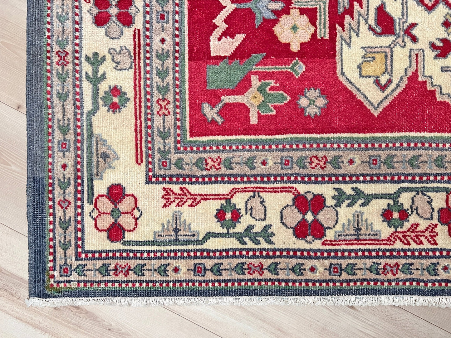 Vintage caucasian handmade rug. 5x7 scatter wool rug Oriental rug shop san francisco bay area. Buy vintage rug online