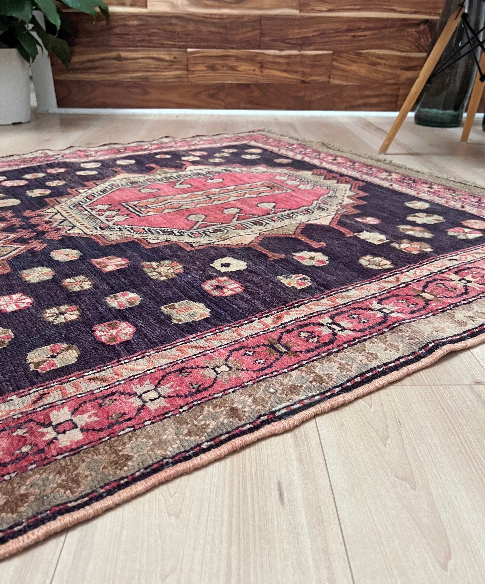 Derbend caucasian vintage rug. Oriental Rug shop San Francisco Bay Area. Vintage rug store around me. Buy handmade rug online