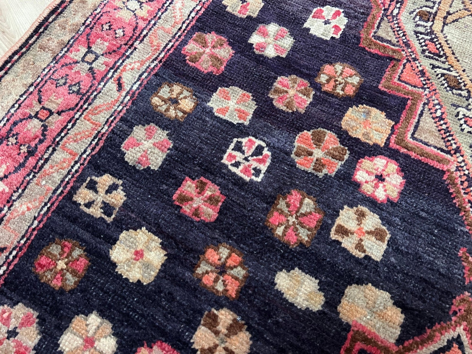 Derbend caucasian vintage rug. Oriental Rug shop San Francisco Bay Area. Vintage rug store around me. Buy handmade rug online