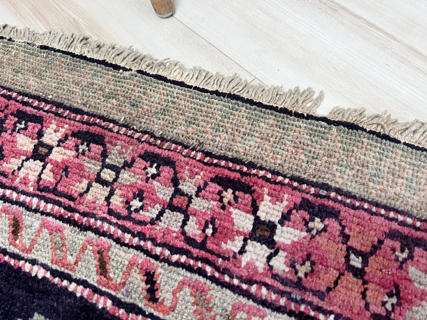 Derbend caucasian vintage rug. Oriental Rug shop San Francisco Bay Area. Vintage rug store around me. Buy handmade rug online