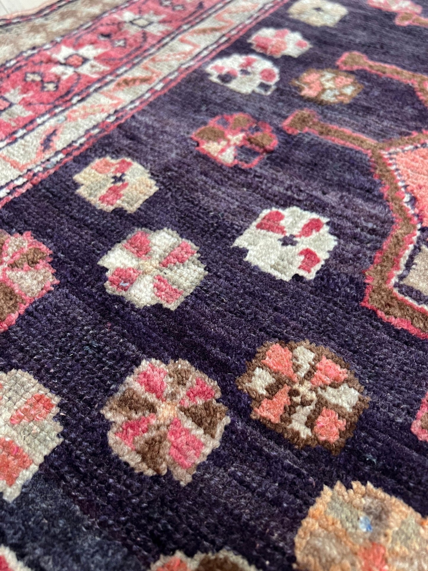 Derbend caucasian vintage rug. Oriental Rug shop San Francisco Bay Area. Vintage rug store around me. Buy handmade rug online