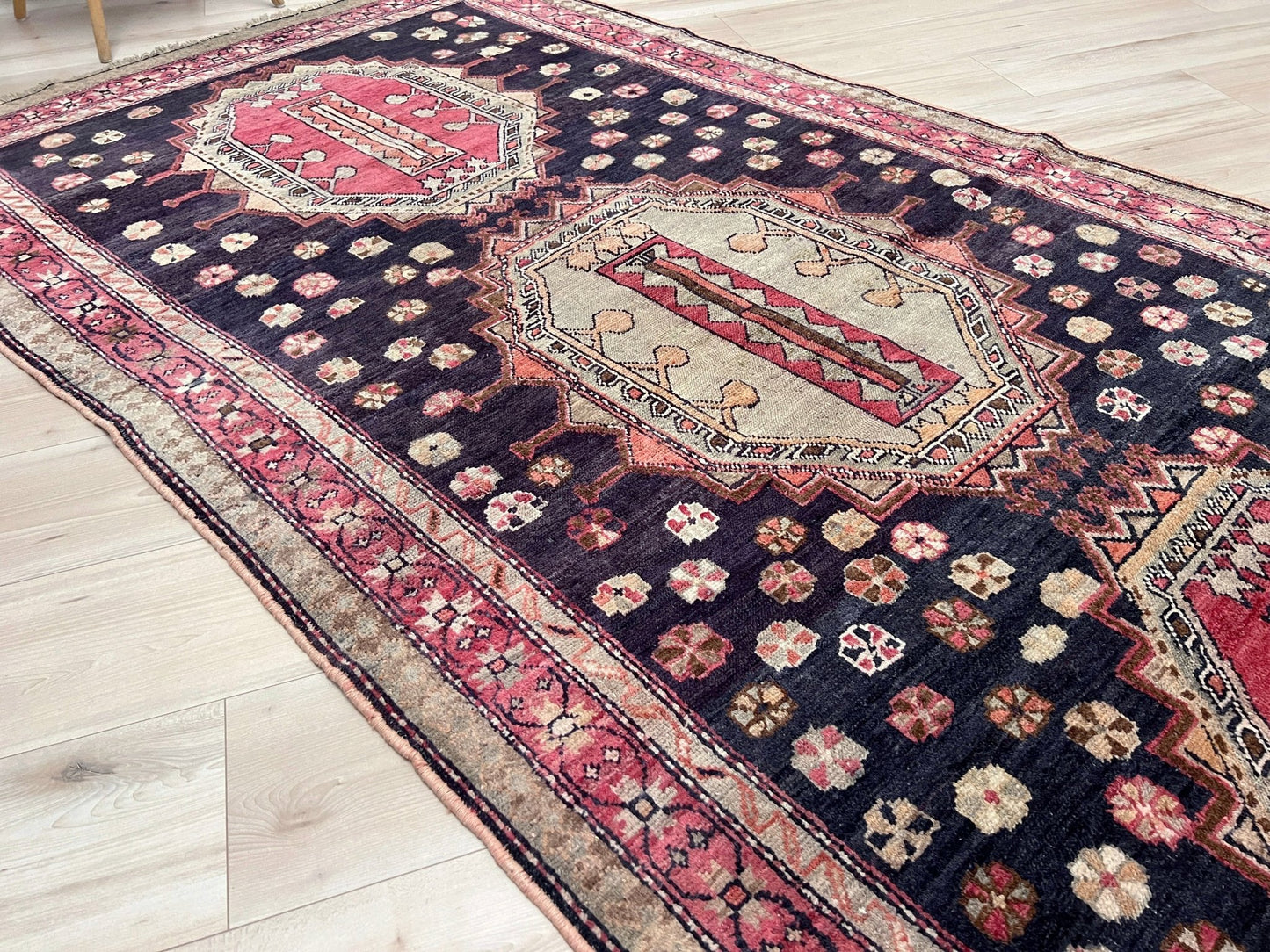 Derbend caucasian vintage rug. Oriental Rug shop San Francisco Bay Area. Vintage rug store around me. Buy handmade rug online