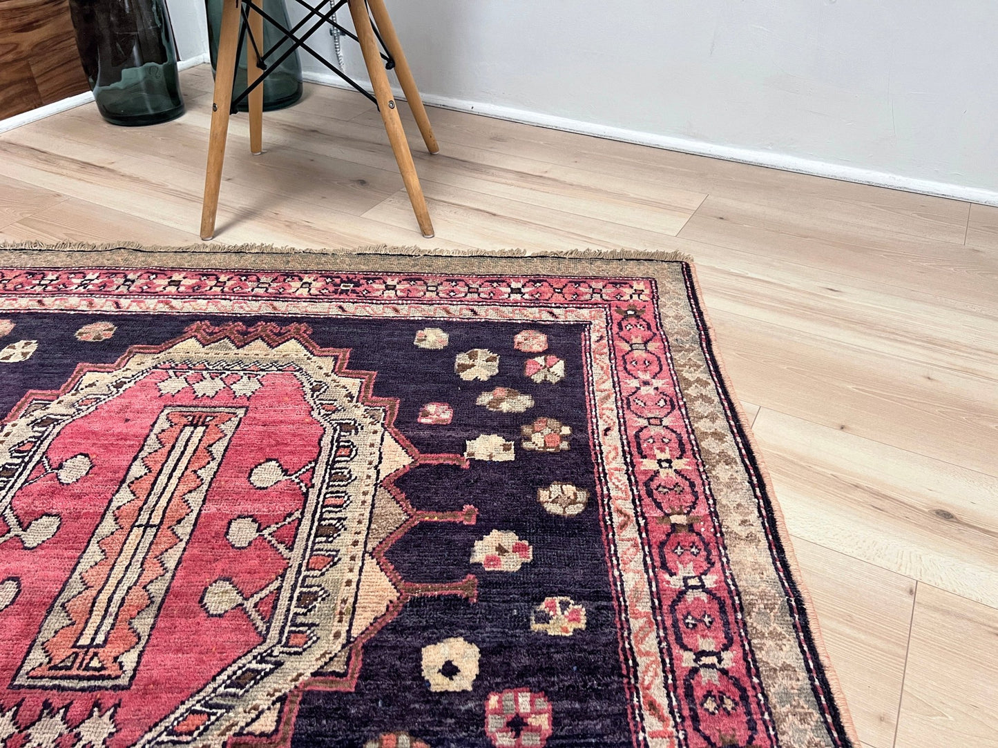 Derbend caucasian vintage rug. Oriental Rug shop San Francisco Bay Area. Vintage rug store around me. Buy handmade rug online