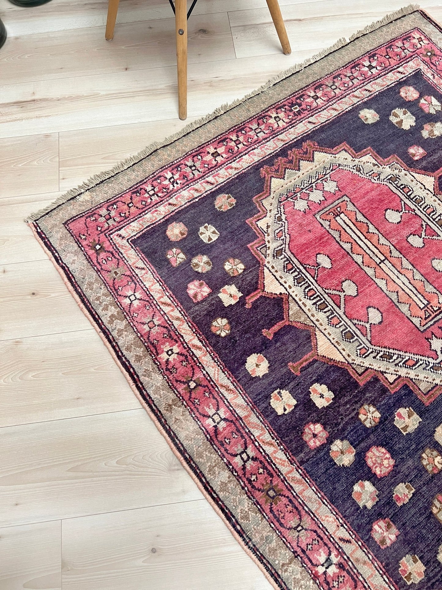 Derbend caucasian vintage rug. Oriental Rug shop San Francisco Bay Area. Vintage rug store around me. Buy handmade rug online