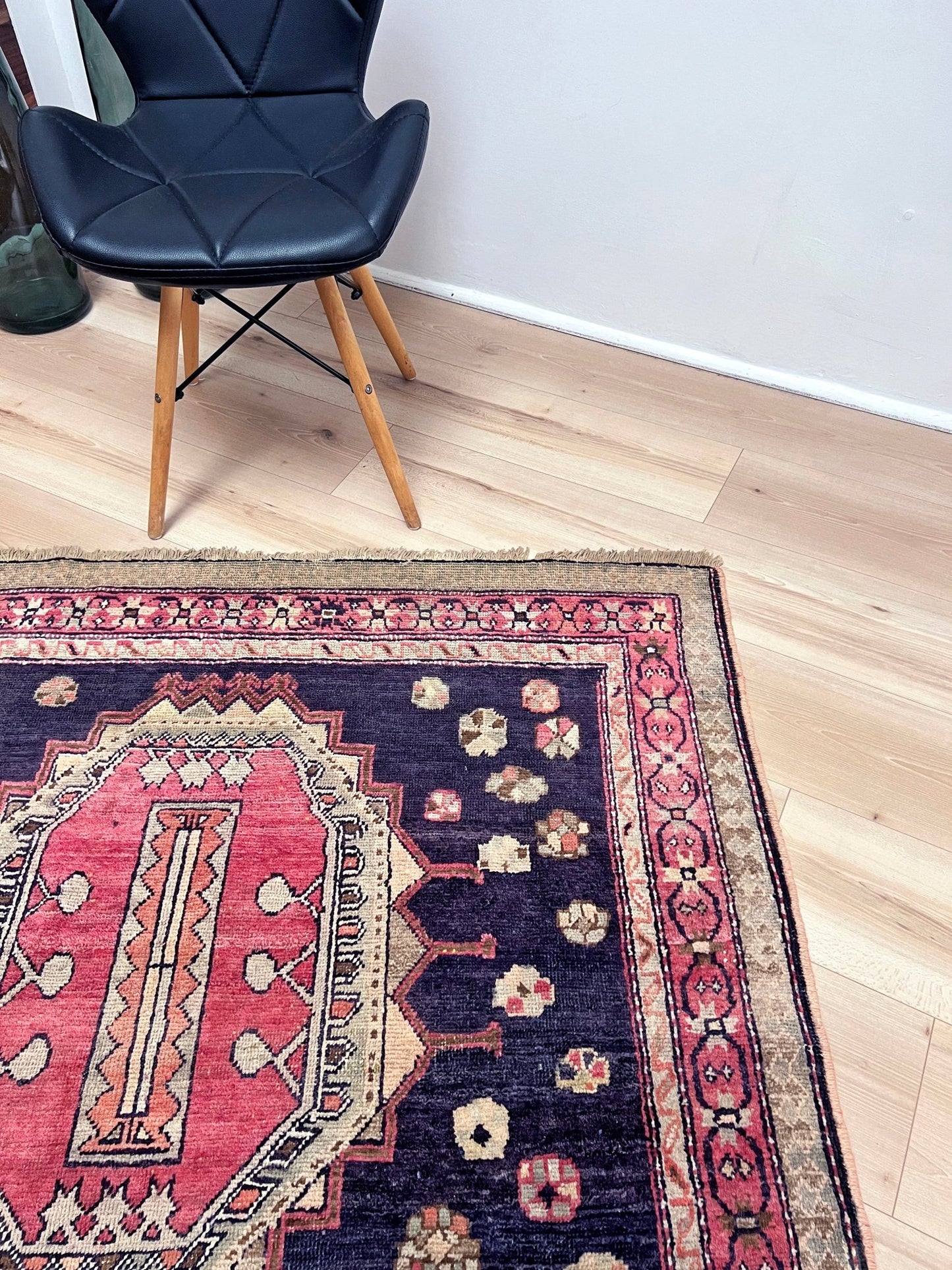 Derbend caucasian vintage rug. Oriental Rug shop San Francisco Bay Area. Vintage rug store around me. Buy handmade rug online