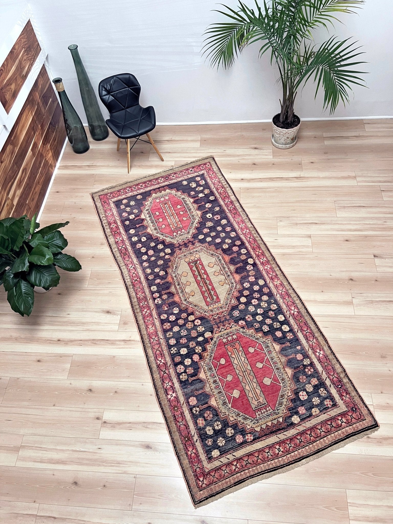 Derbend caucasian vintage rug. Oriental Rug shop San Francisco Bay Area. Vintage rug store around me. Buy handmade rug online