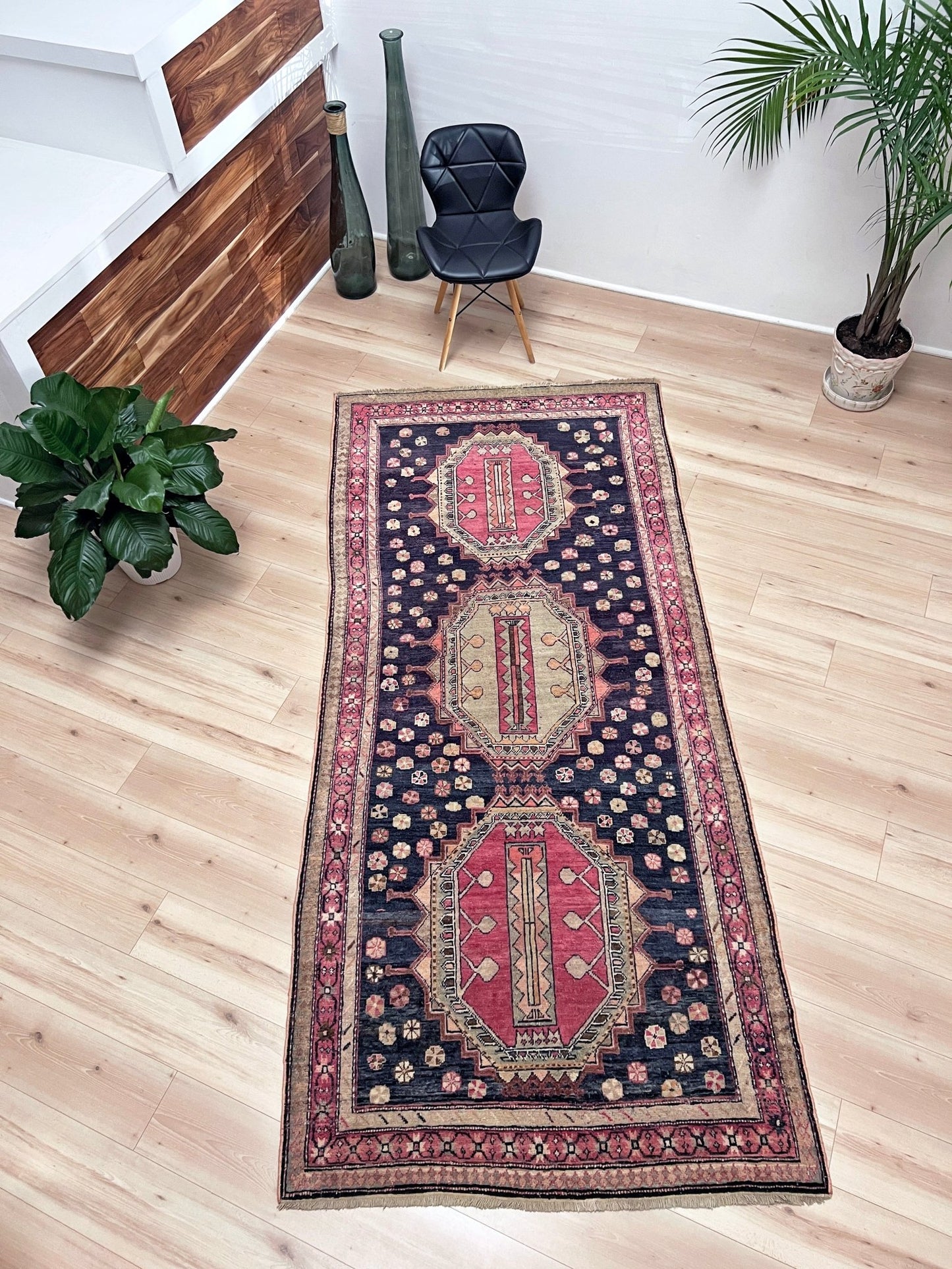 Derbend caucasian vintage rug. Oriental Rug shop San Francisco Bay Area. Vintage rug store around me. Buy handmade rug online