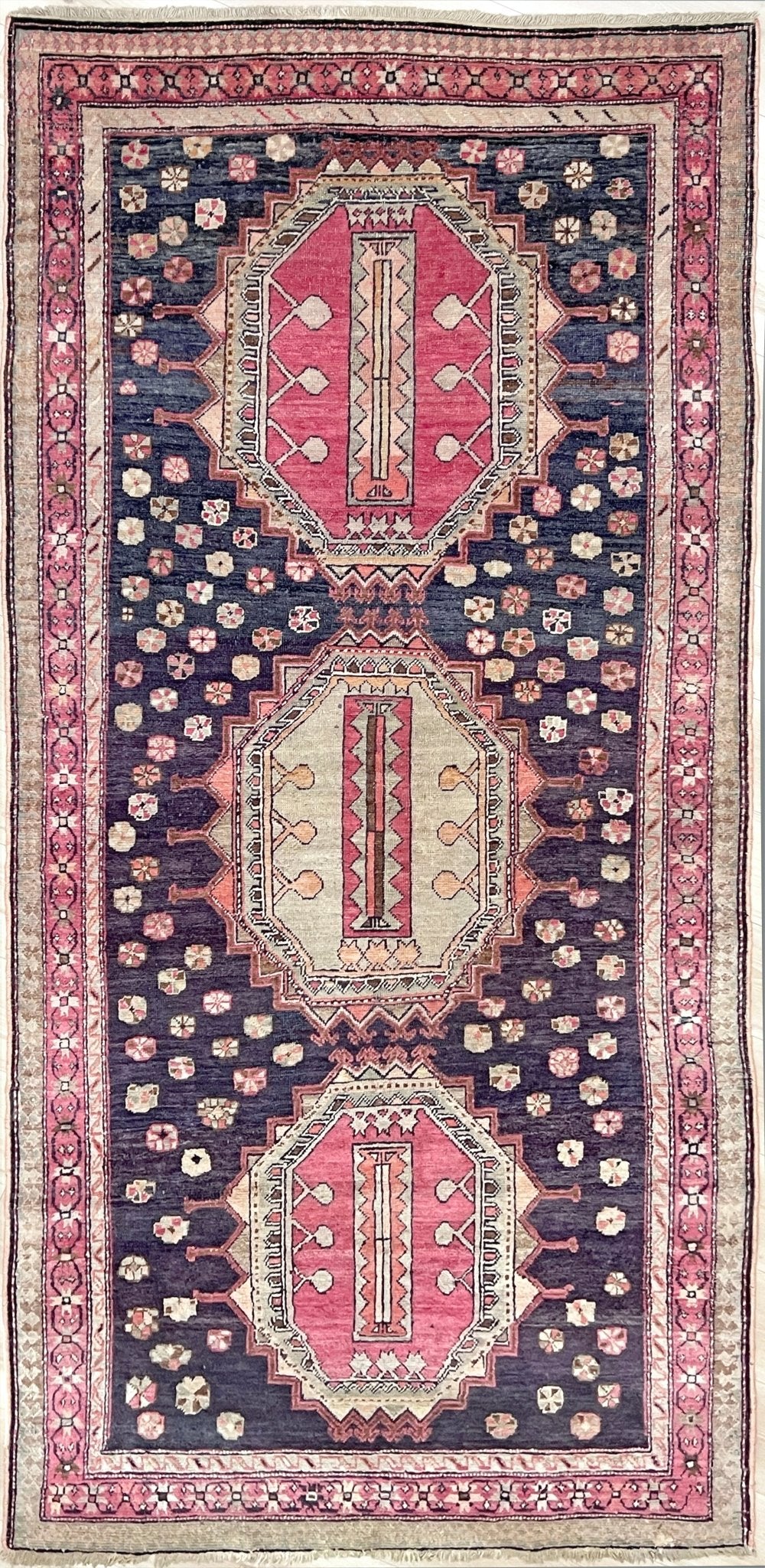 Derbend caucasian vintage rug. Oriental Rug shop San Francisco Bay Area. Vintage rug store around me. Buy handmade rug online