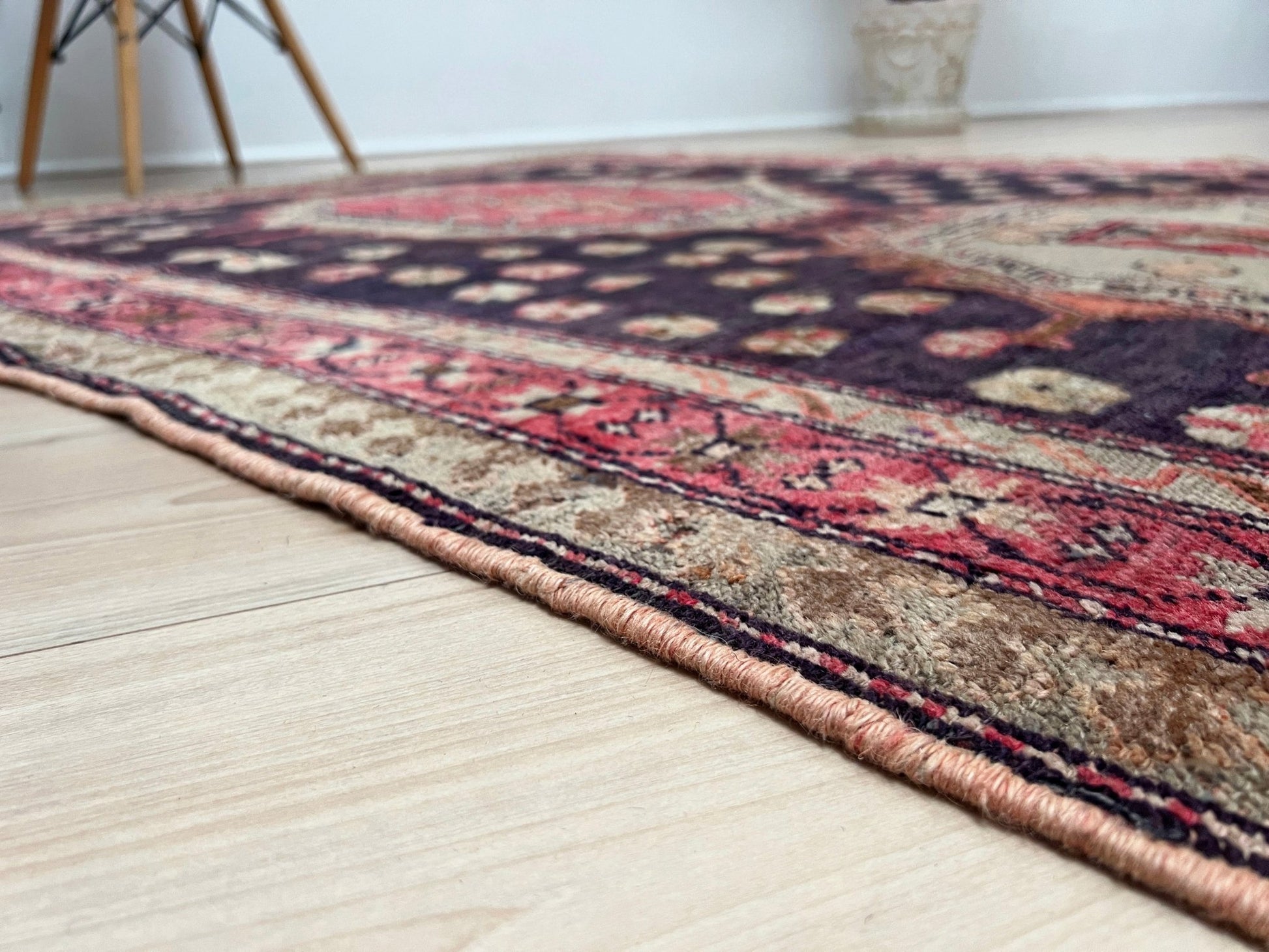 Derbend caucasian vintage rug. Oriental Rug shop San Francisco Bay Area. Vintage rug store around me. Buy handmade rug online