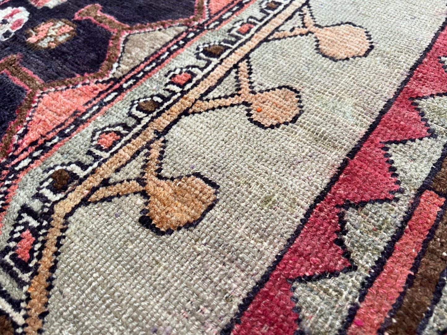 Derbend caucasian vintage rug. Oriental Rug shop San Francisco Bay Area. Vintage rug store around me. Buy handmade rug online