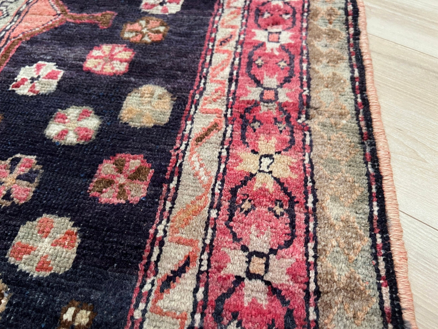 Derbend caucasian vintage rug. Oriental Rug shop San Francisco Bay Area. Vintage rug store around me. Buy handmade rug online