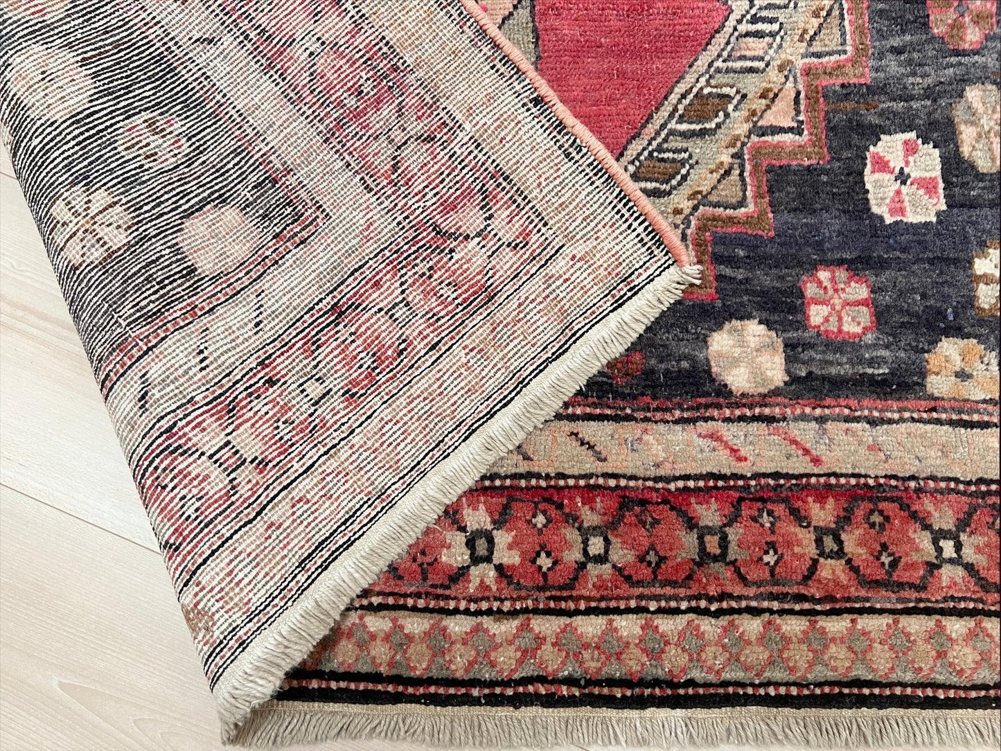 Derbend caucasian vintage rug. Oriental Rug shop San Francisco Bay Area. Vintage rug store around me. Buy handmade rug online