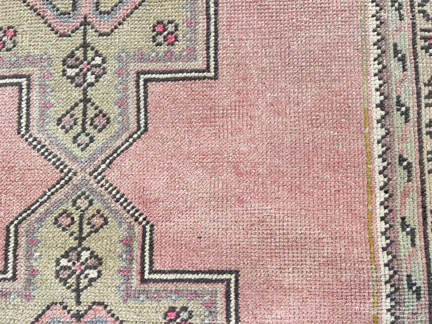 Vİntage turkish rug shop san francisco bay area. Pink wide runner rug. Buy turkish rug shop online. Free shipping USA Canada.