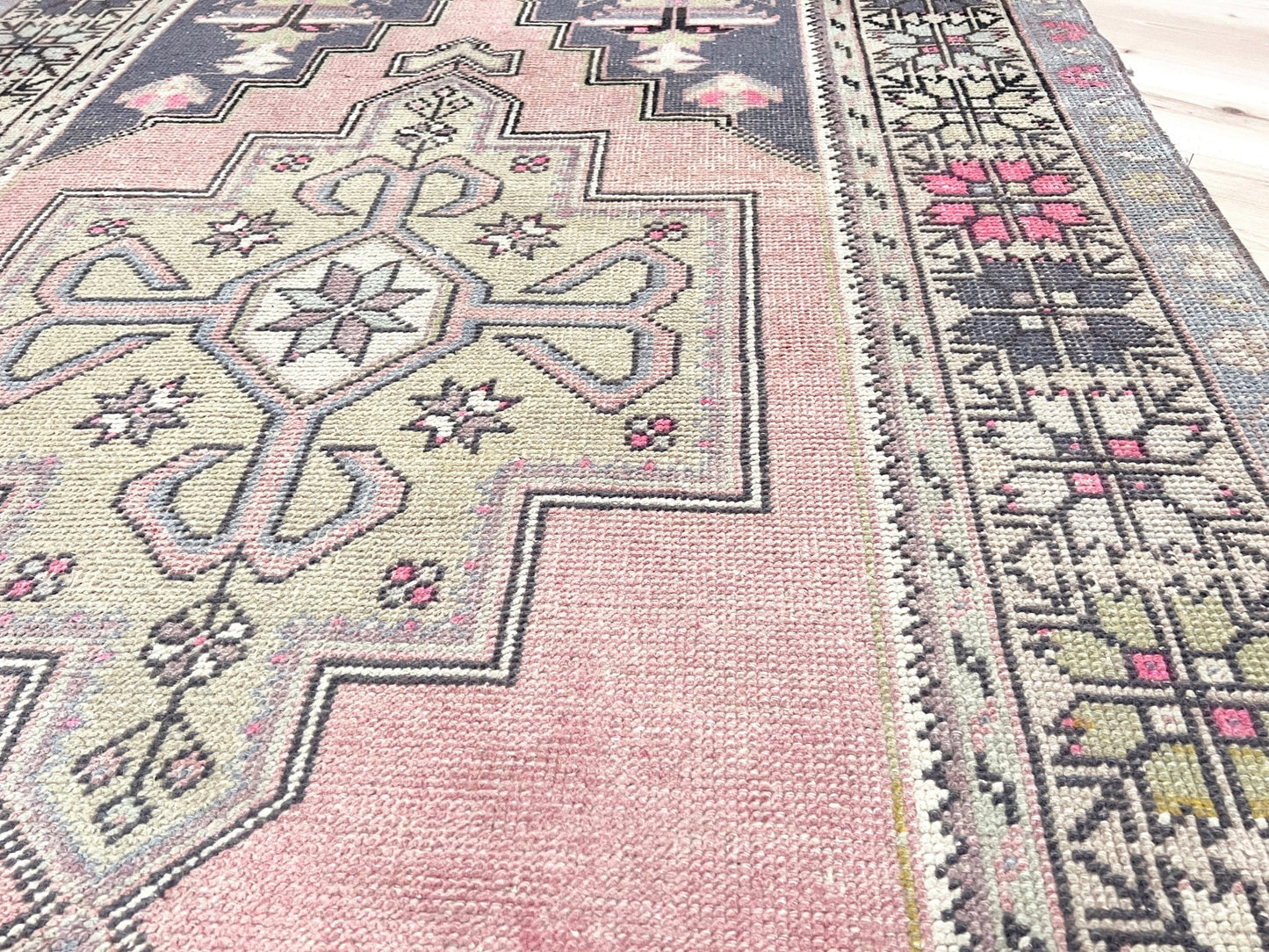 Vİntage turkish rug shop san francisco bay area. Pink wide runner rug. Buy turkish rug shop online. Free shipping USA Canada.