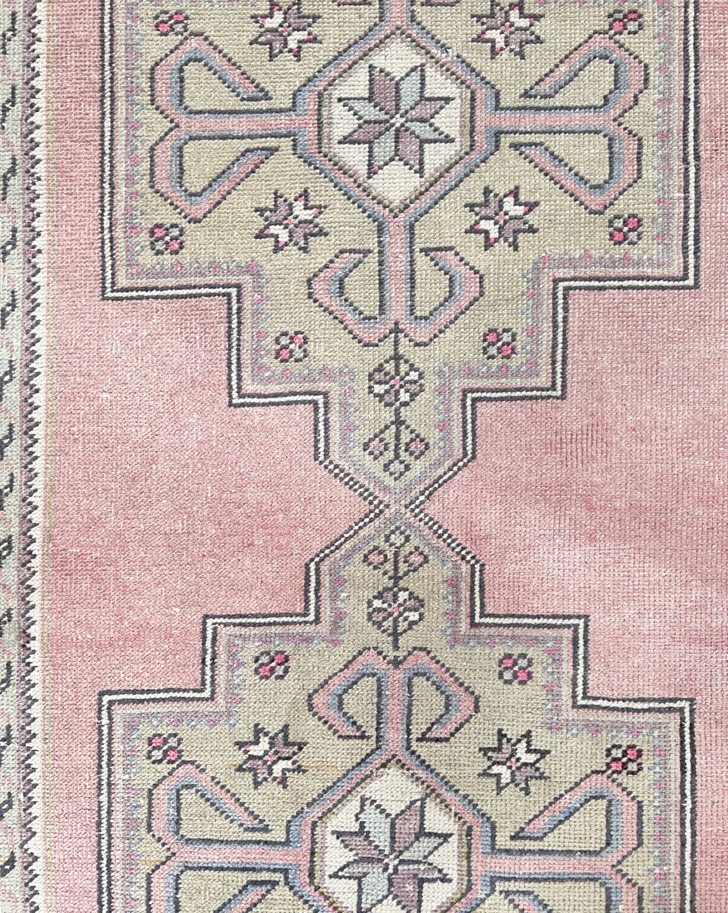 Vİntage turkish rug shop san francisco bay area. Pink wide runner rug. Buy turkish rug shop online. Free shipping USA Canada.