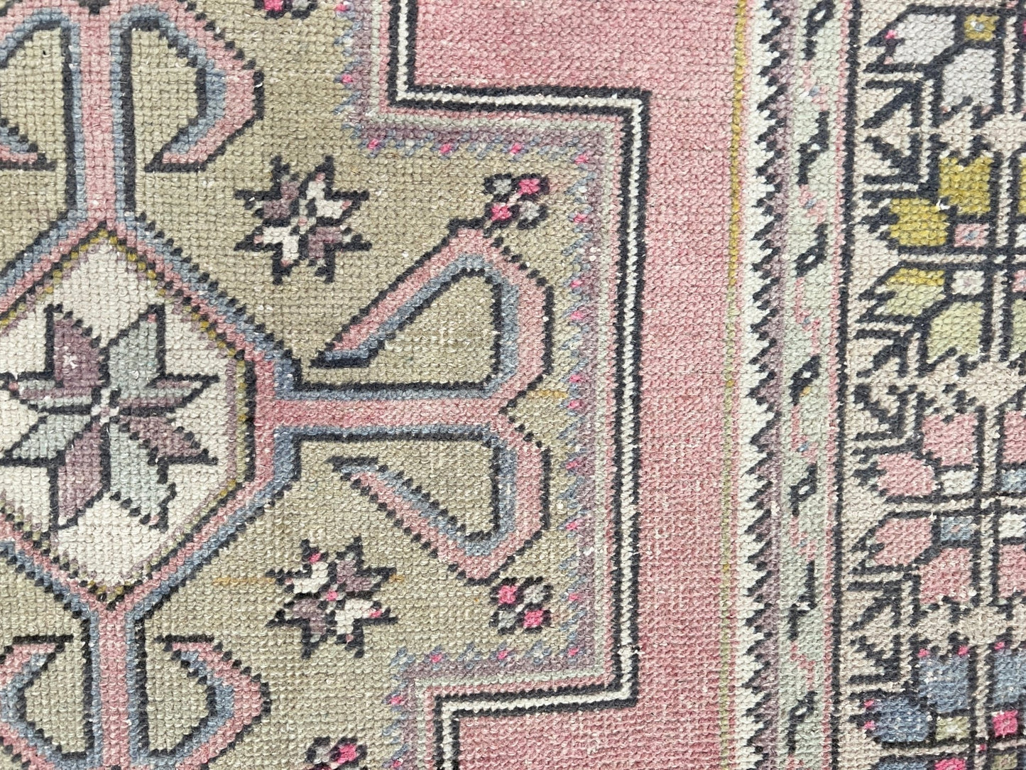 Vİntage turkish rug shop san francisco bay area. Pink wide runner rug. Buy turkish rug shop online. Free shipping USA Canada.