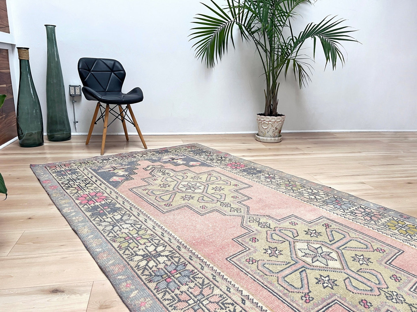 Vİntage turkish rug shop san francisco bay area. Pink wide runner rug. Buy turkish rug shop online. Free shipping USA Canada.