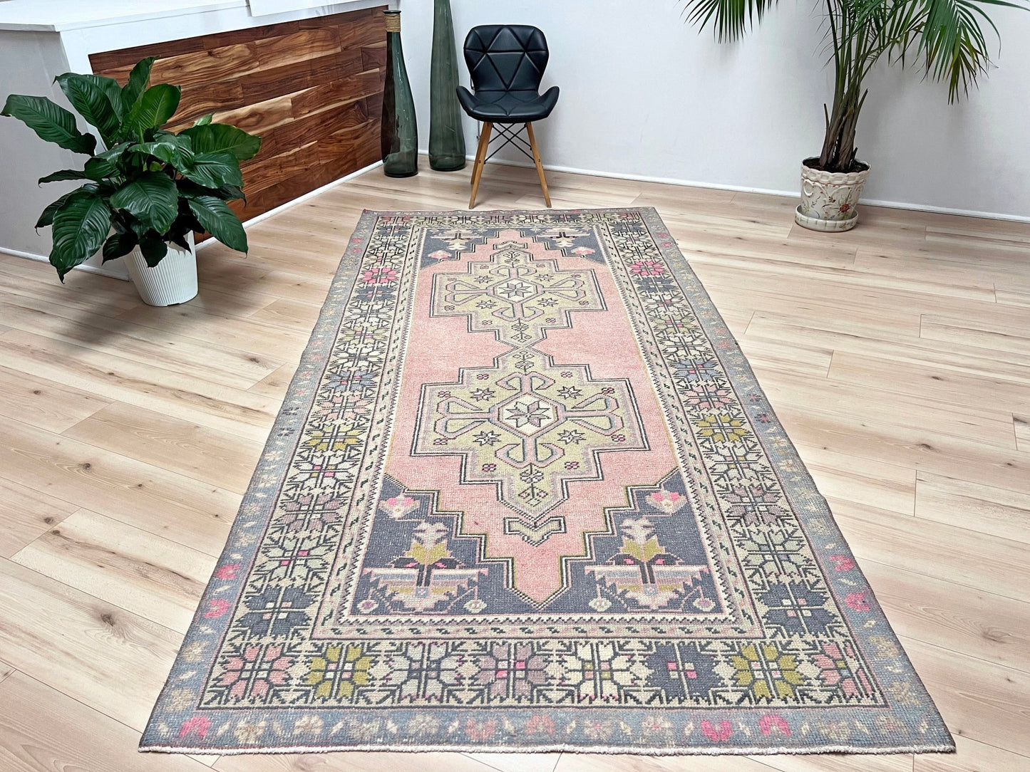 Vİntage turkish rug shop san francisco bay area. Pink wide runner rug. Buy turkish rug shop online. Free shipping USA Canada.