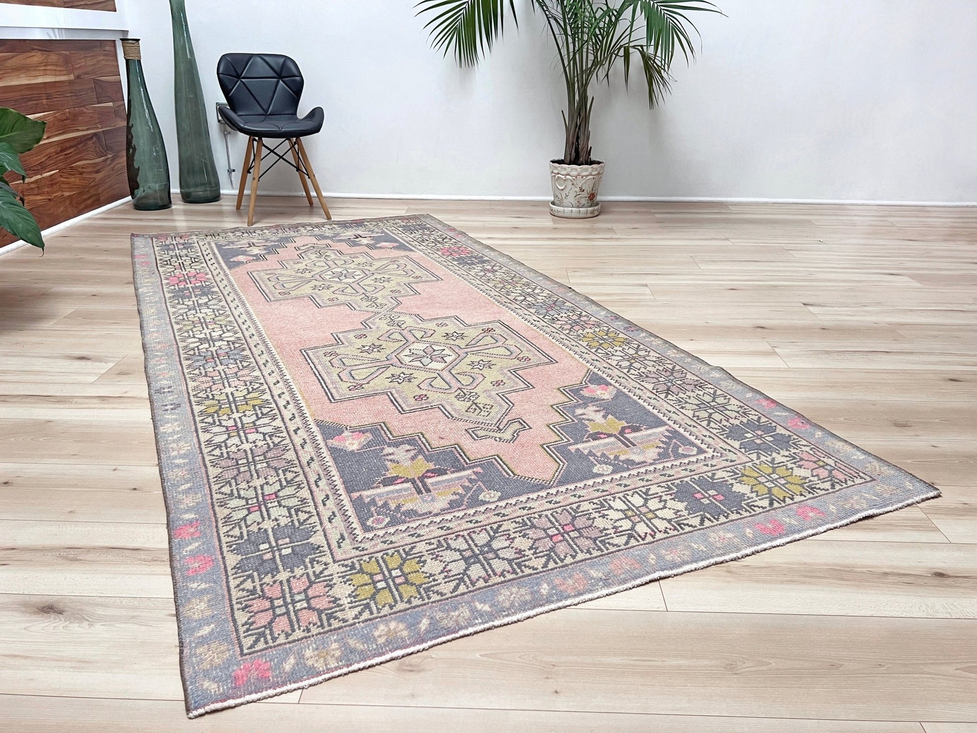 Vİntage turkish rug shop san francisco bay area. Pink wide runner rug. Buy turkish rug shop online. Free shipping USA Canada.