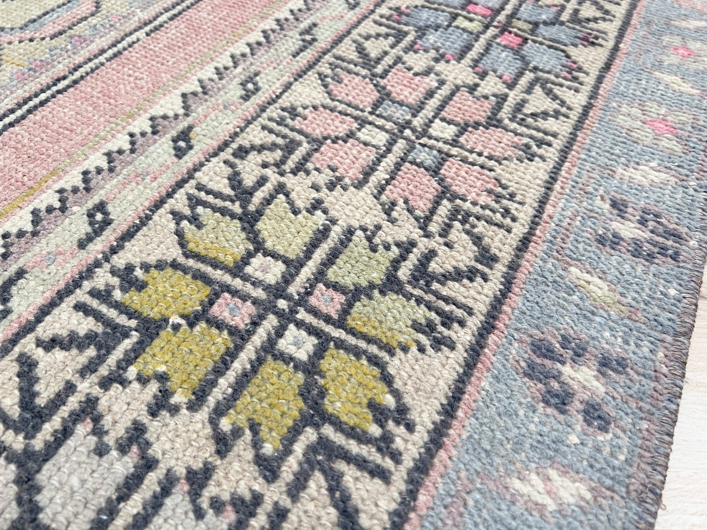 Vİntage turkish rug shop san francisco bay area. Pink wide runner rug. Buy turkish rug shop online. Free shipping USA Canada.