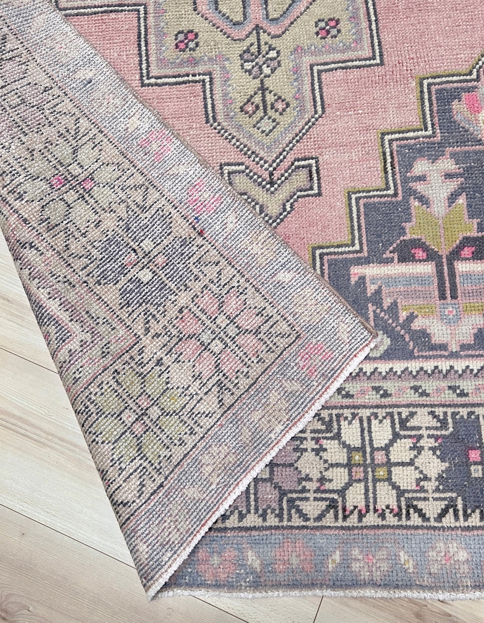 Vİntage turkish rug shop san francisco bay area. Pink wide runner rug. Buy turkish rug shop online. Free shipping USA Canada.