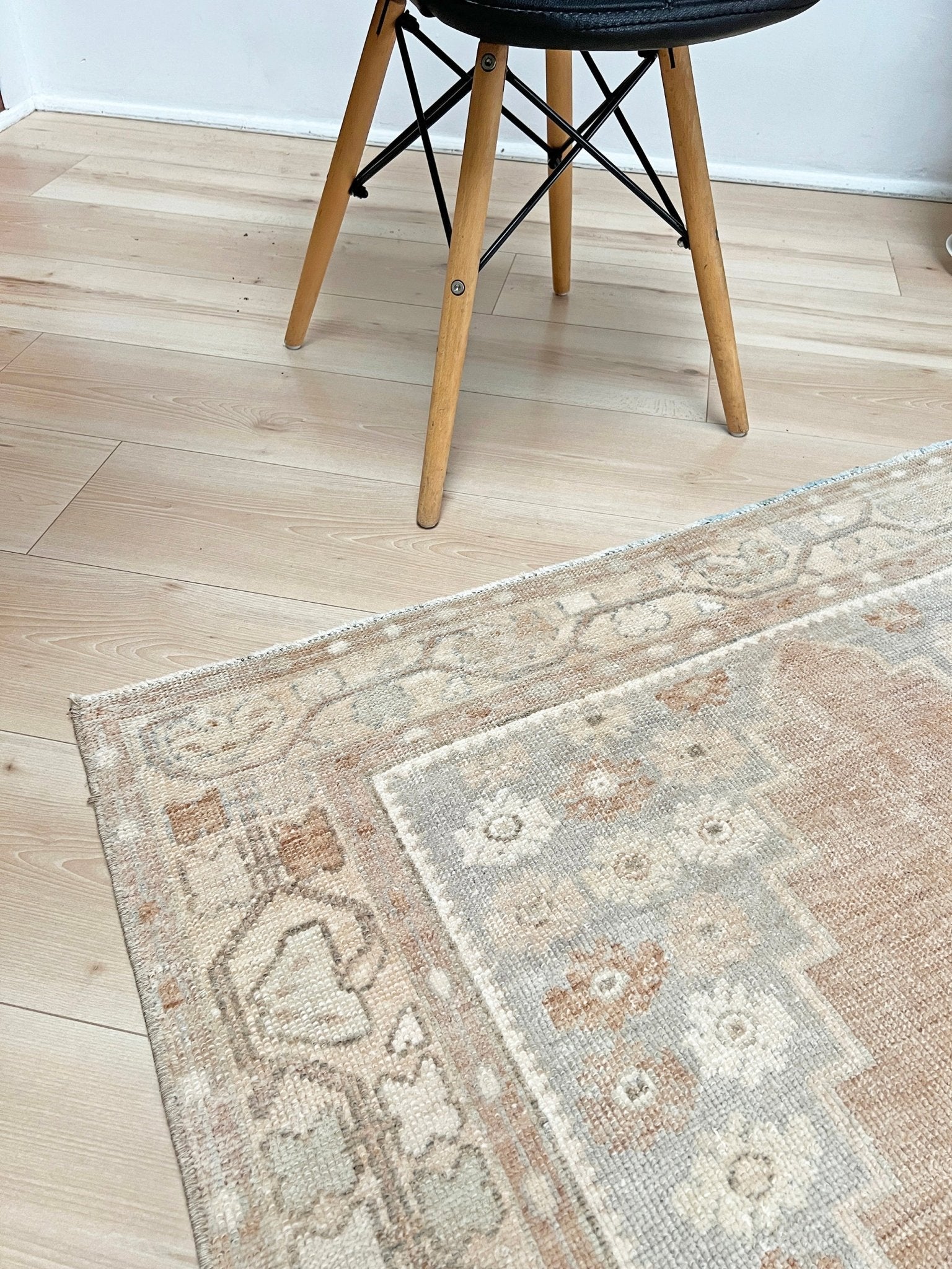 Vintage Turkish rug shop san francisco bay area. Handmade wool runner rug. Oriental rug shop palo alto. Mted rug in living room setting, soft rug, California, rug store, local shop, modern rug, earth colors, muted rug