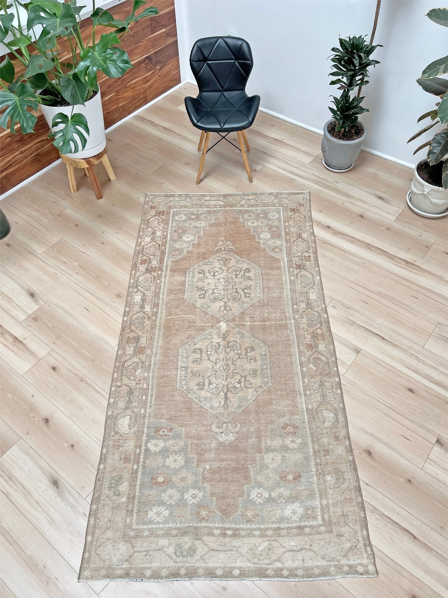 Vintage Turkish rug shop san francisco bay area. Handmade wool runner rug. Oriental rug shop palo alto. Mted rug in living room setting, soft rug, California, rug store, local shop, modern rug, earth colors, muted rug