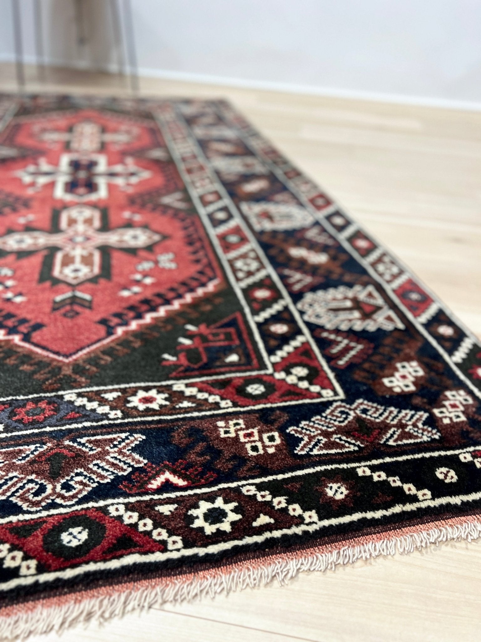 Dosemealti vintage turkish rug shop San Francisco Bay Area. 4x6 Scatter rug. Buy handmade oriental rug online