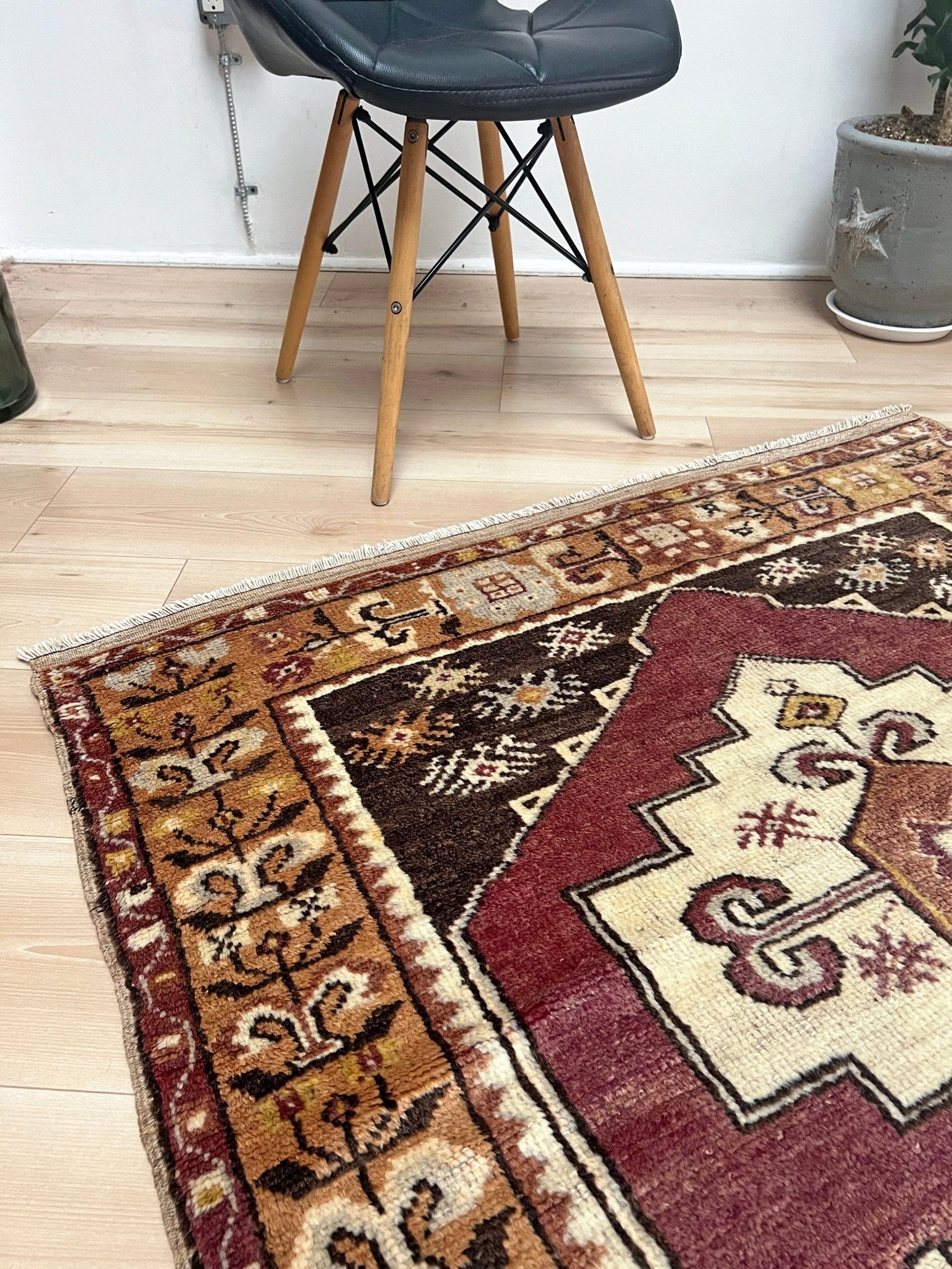 Maden vintage small turkish rug shop san francisco bay area. 3x5 handmade wool rug. Buy handmade rug online free shipping