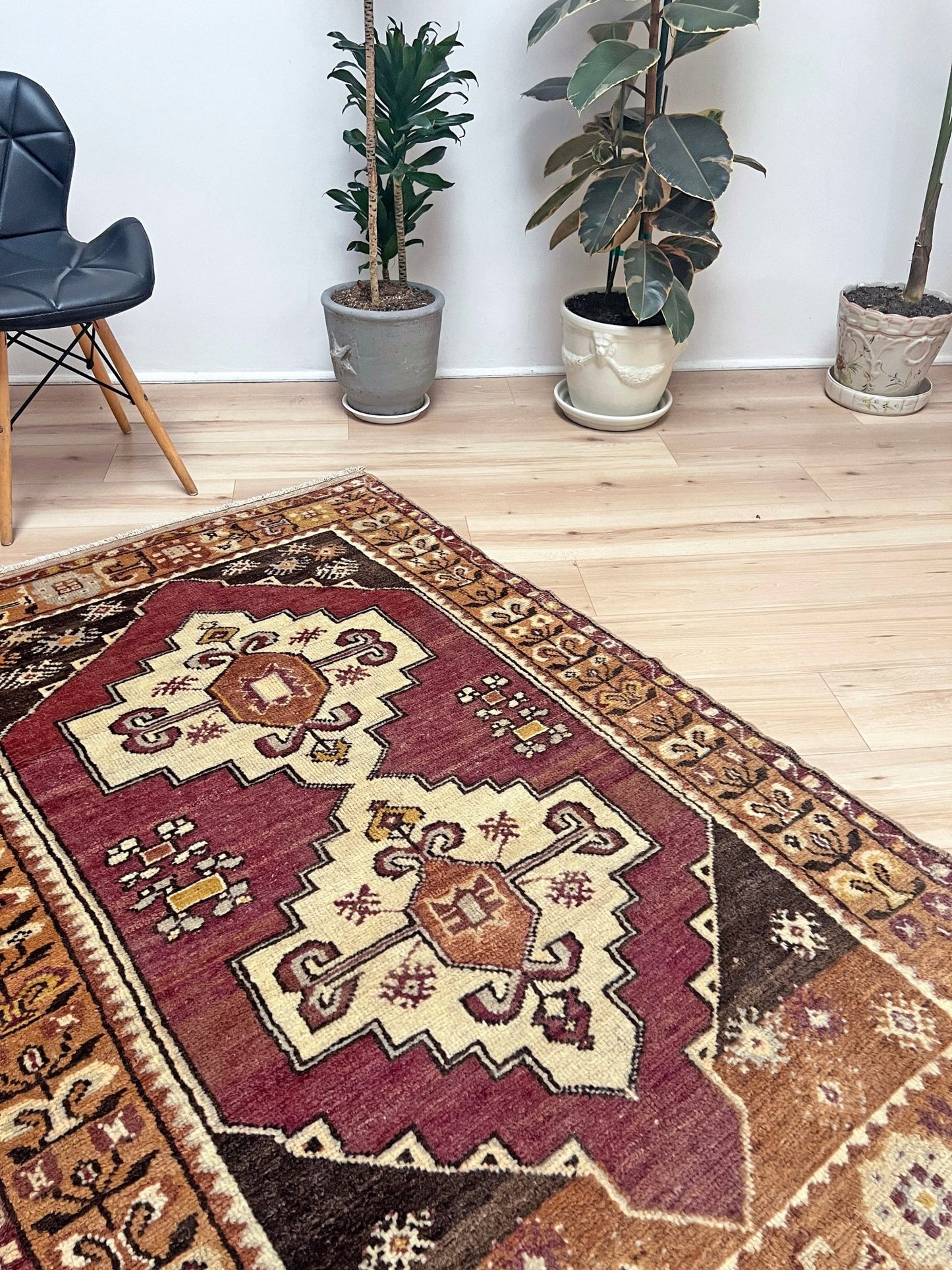 Maden vintage small turkish rug shop san francisco bay area. 3x5 handmade wool rug. Buy handmade rug online free shipping