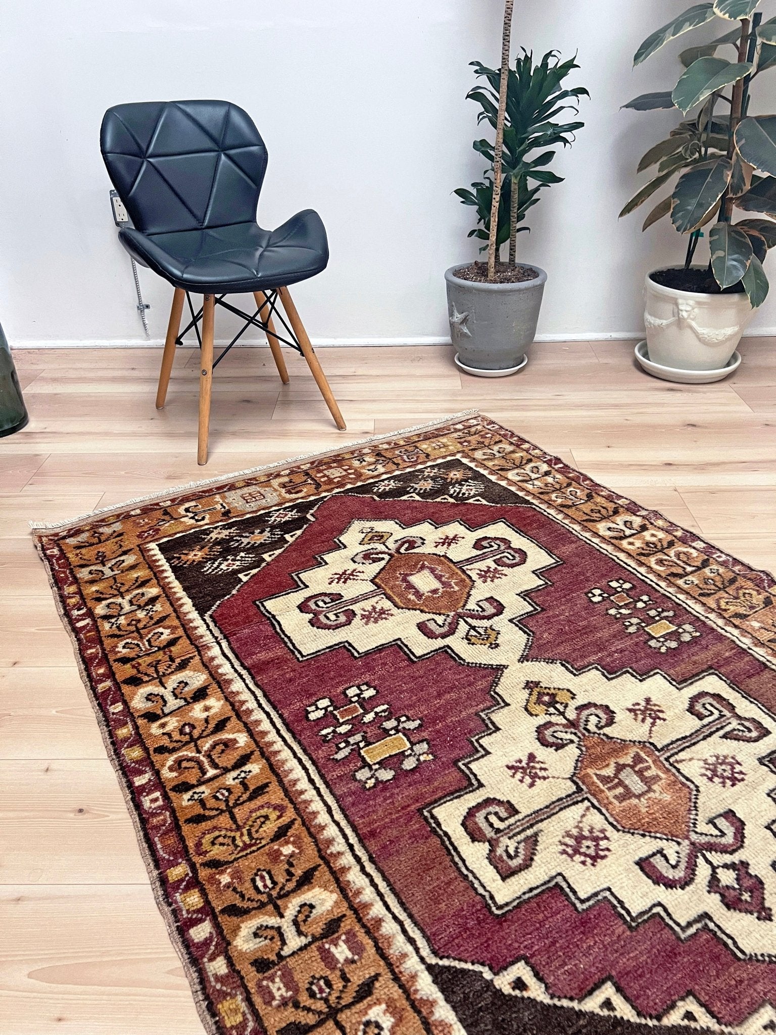 Maden vintage small turkish rug shop san francisco bay area. 3x5 handmade wool rug. Buy handmade rug online free shipping