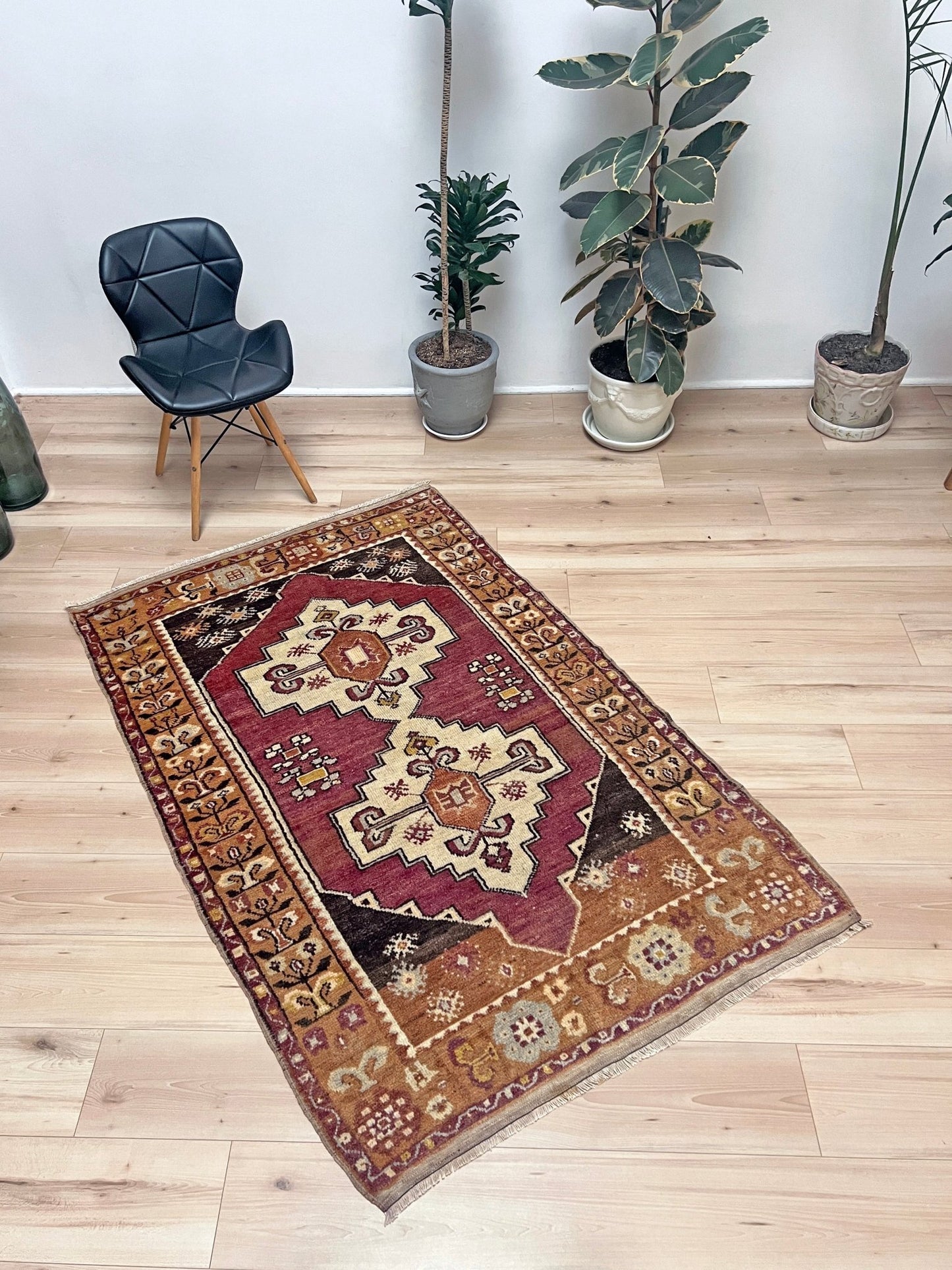 Maden vintage small turkish rug shop san francisco bay area. 3x5 handmade wool rug. Buy handmade rug online free shipping