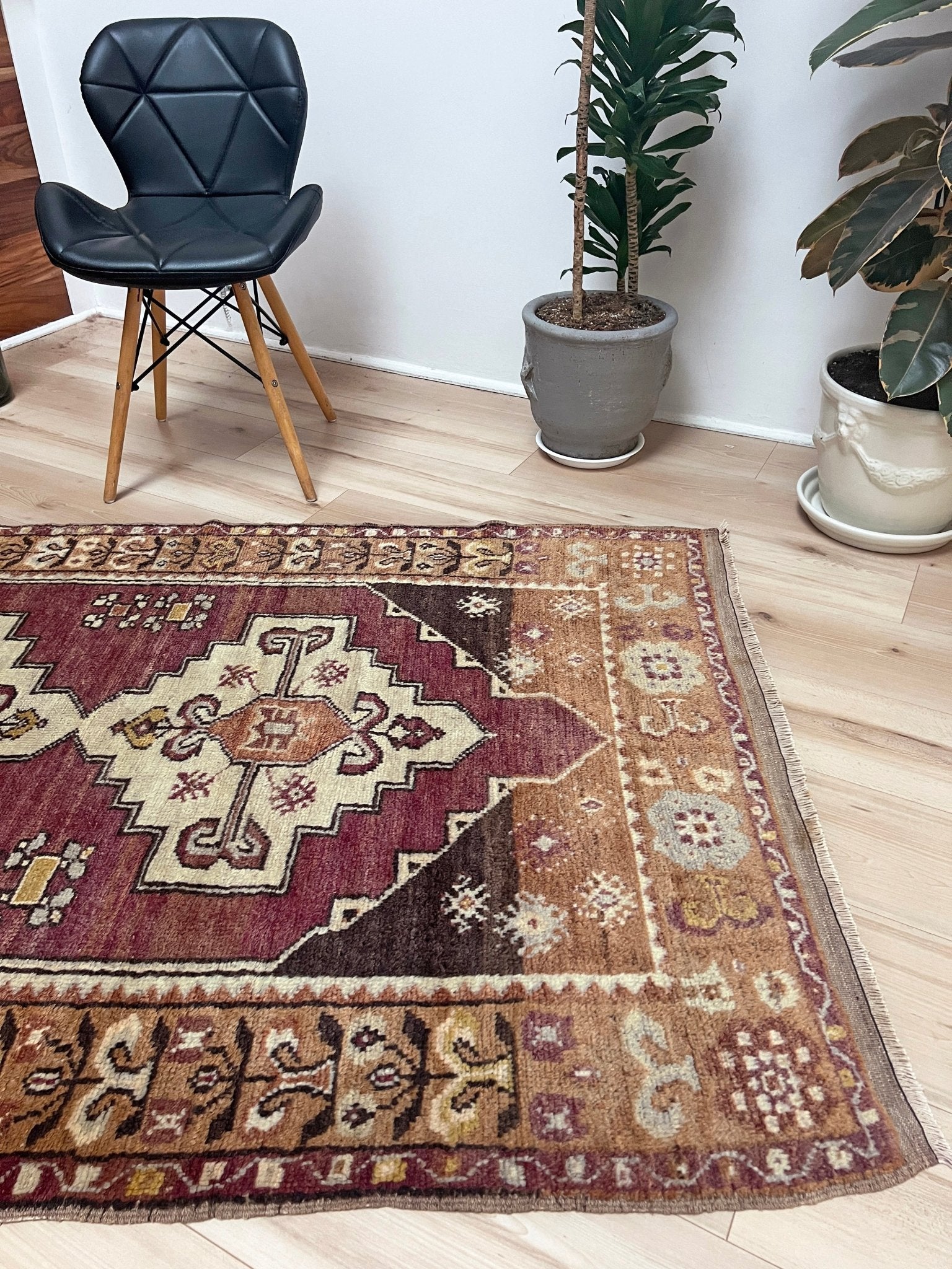 Maden vintage small turkish rug shop san francisco bay area. 3x5 handmade wool rug. Buy handmade rug online free shipping