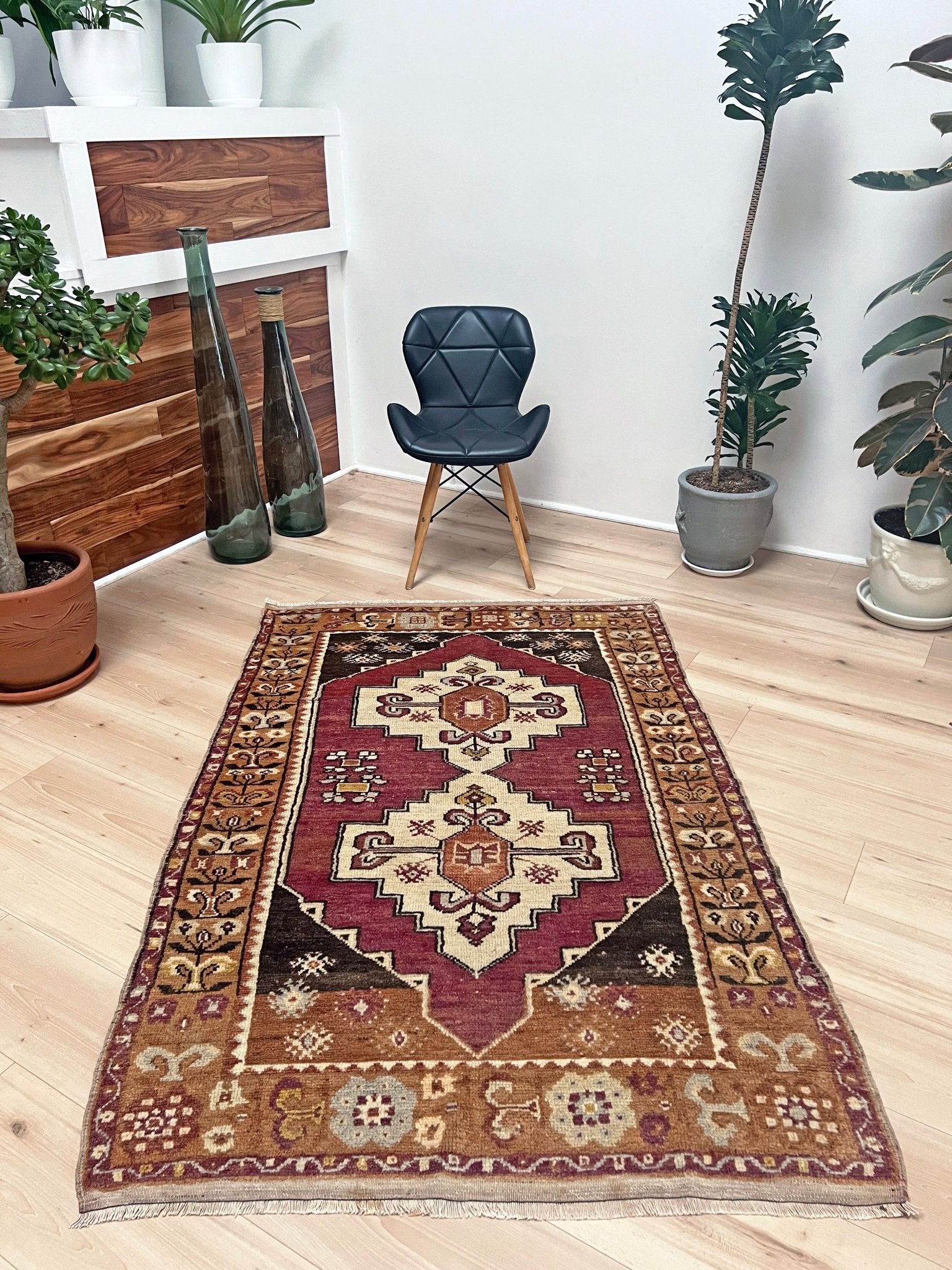 Maden vintage small turkish rug shop san francisco bay area. 3x5 handmade wool rug. Buy handmade rug online free shipping